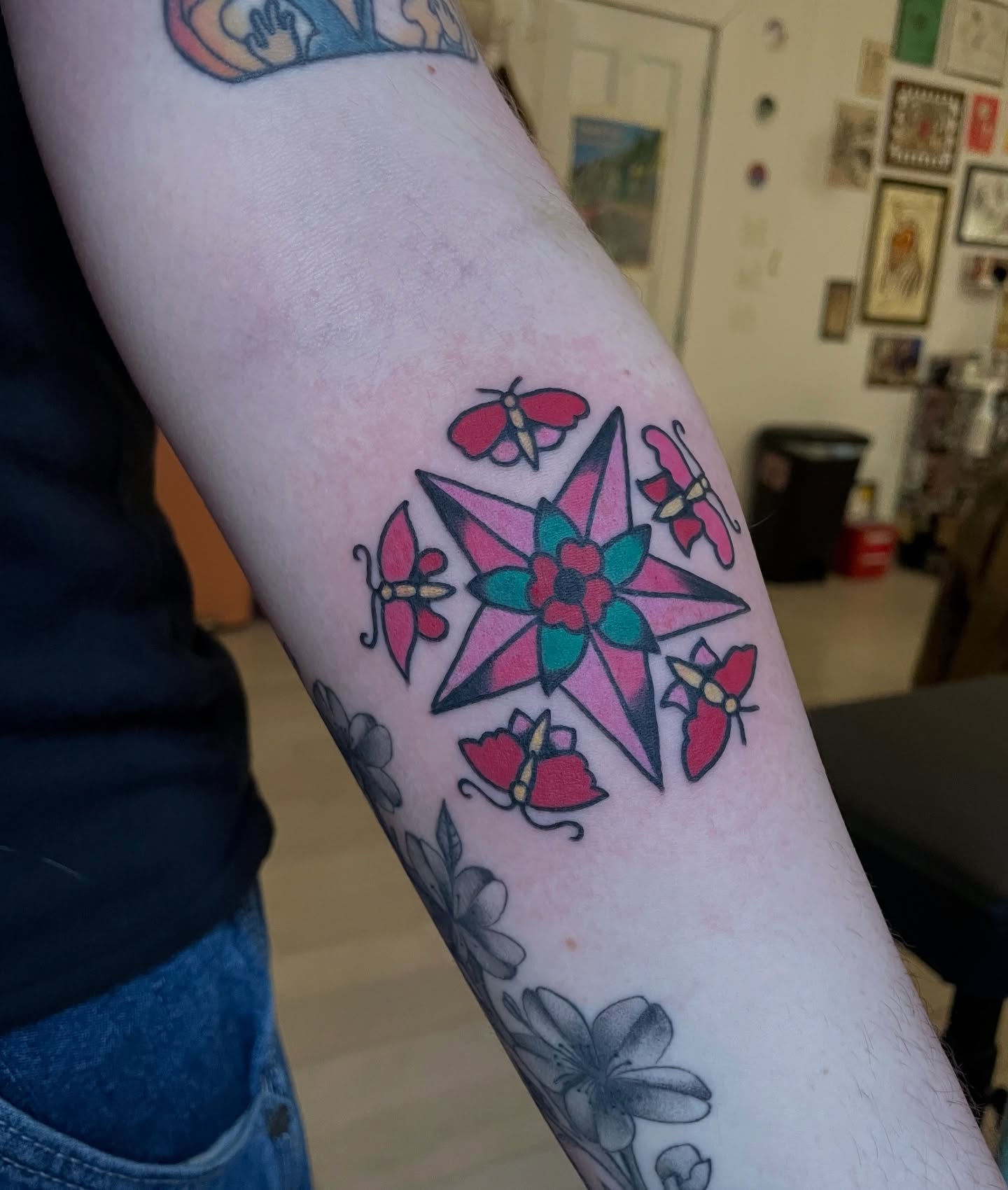 Tattoo by @love4evertatt2 — american_traditional, geometric
