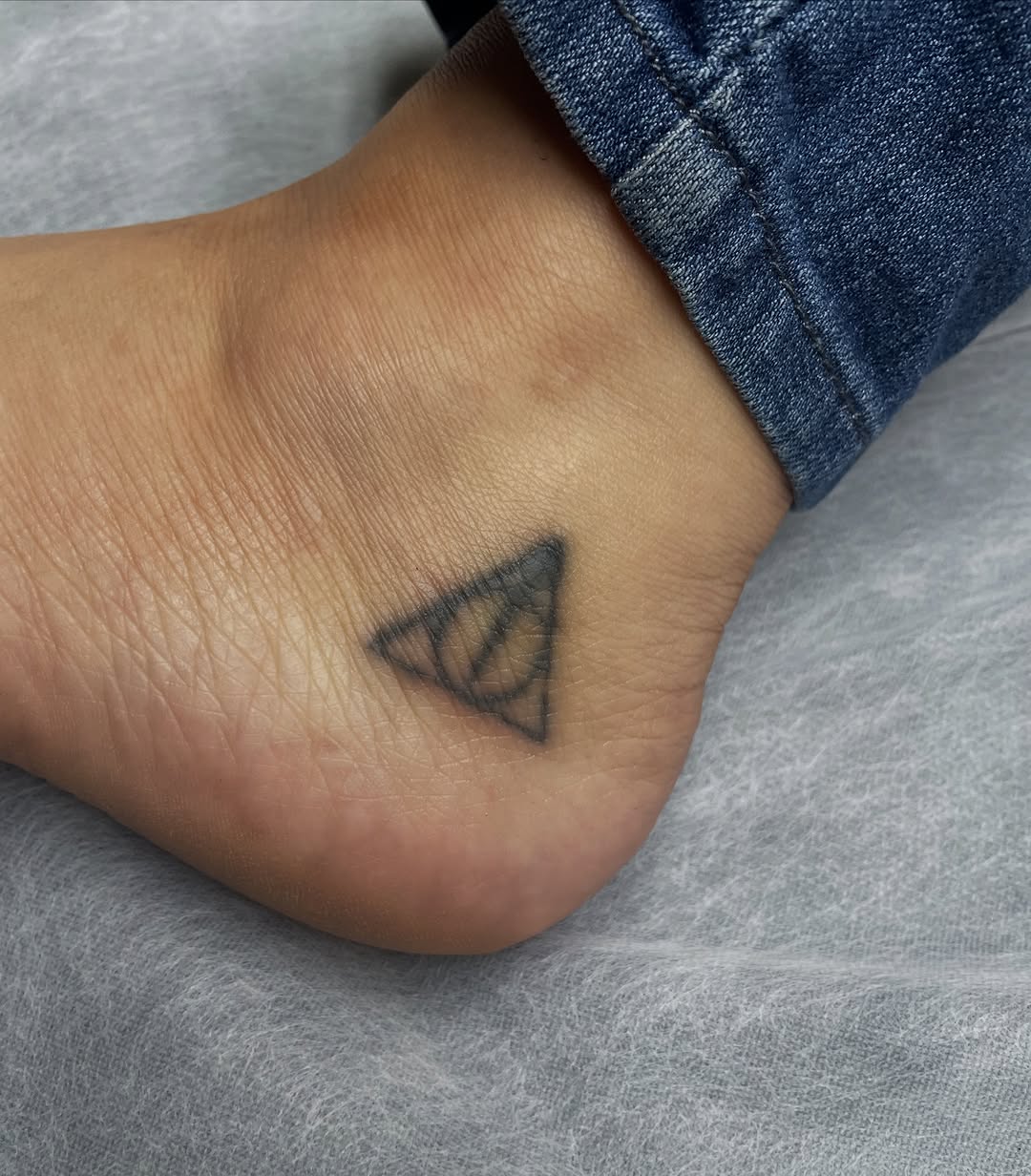 Tattoo by @kleewazhere โ fine_line, minimalist