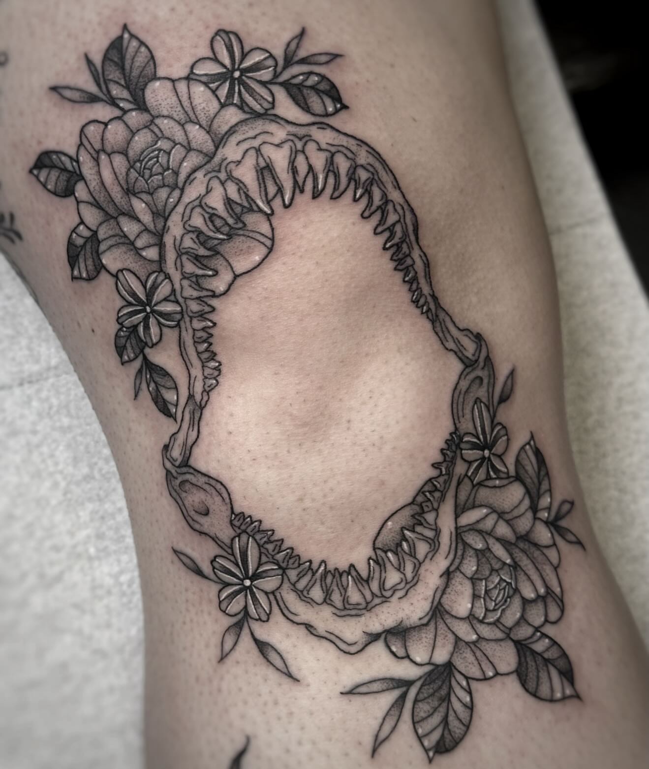 Jaws and flowers dotwork tattoo on the thigh by 𓍊𓋼 Joana Diane Tattoos 𓋼𓍊
