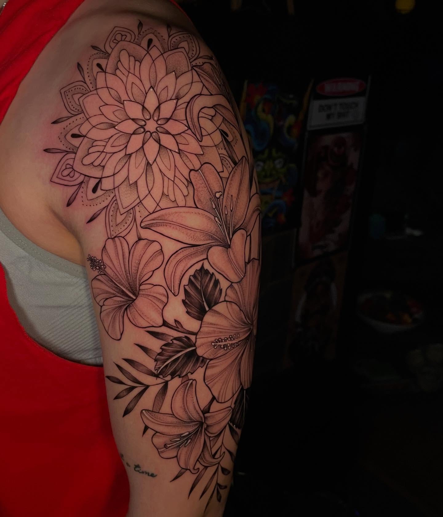 Floral arrangement realism tattoo on the upper arm by Lauren Sisouphanh, Canton, Ohio