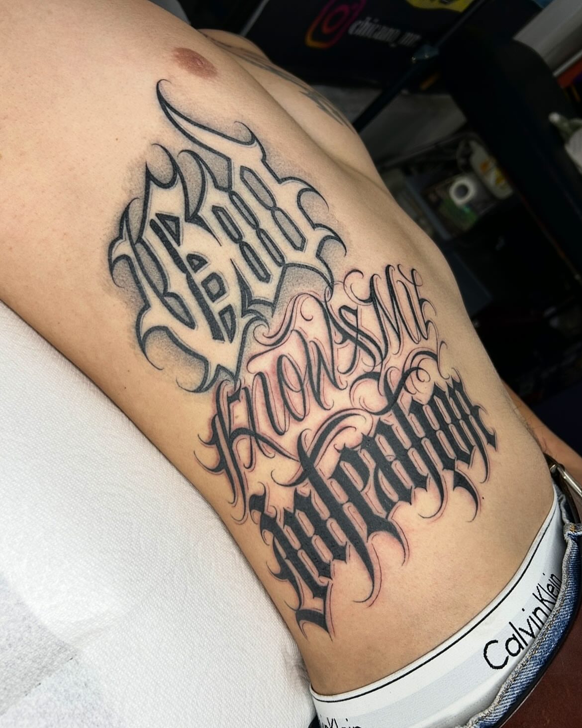 Lettering lettering script tattoo on the thigh by Joon 치카노레터링
