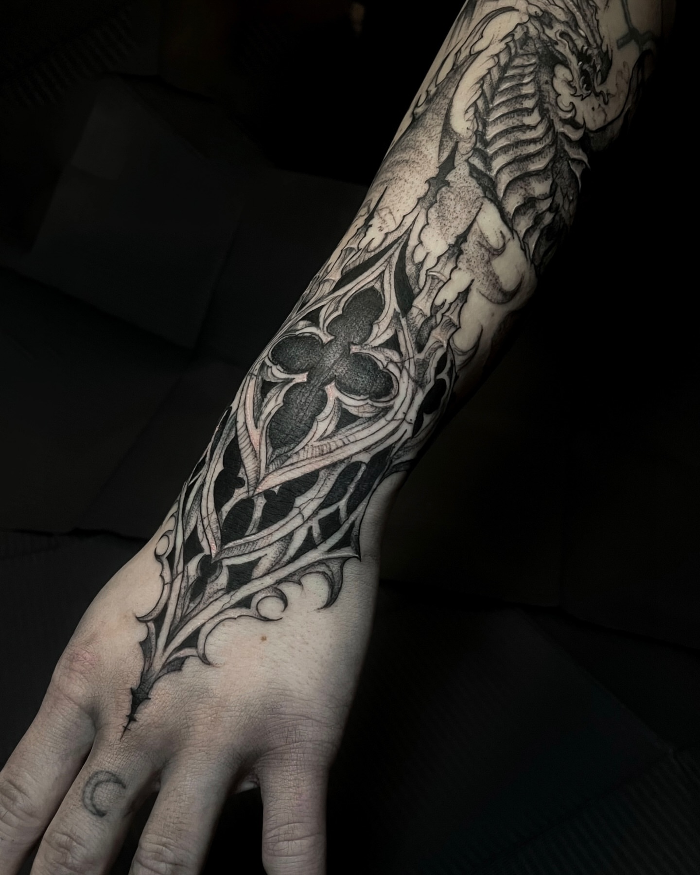 Tattoo by @evi_berry_falcon โ black_and_grey, geometric