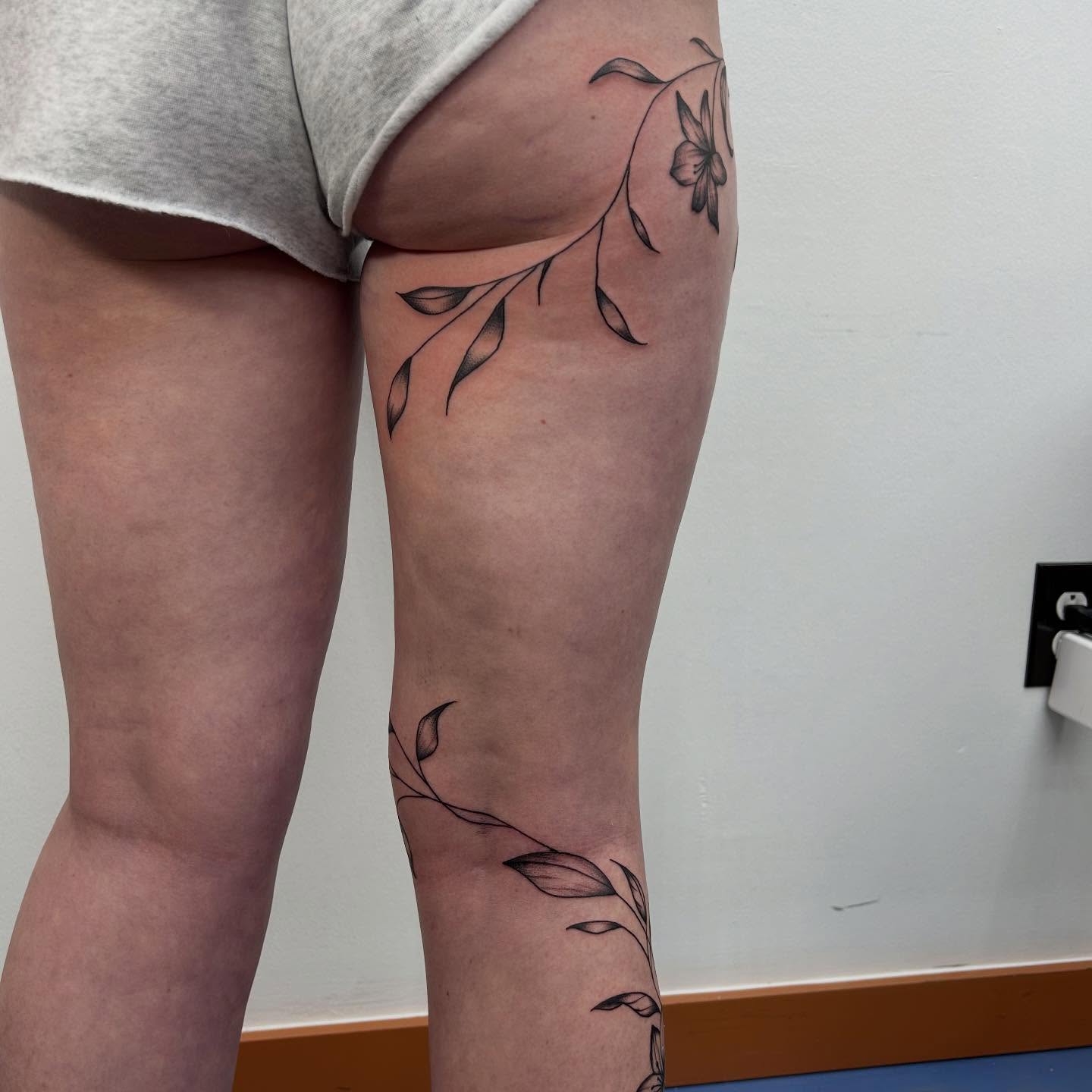 Flower vine black and grey tattoo on the thigh by Lip™