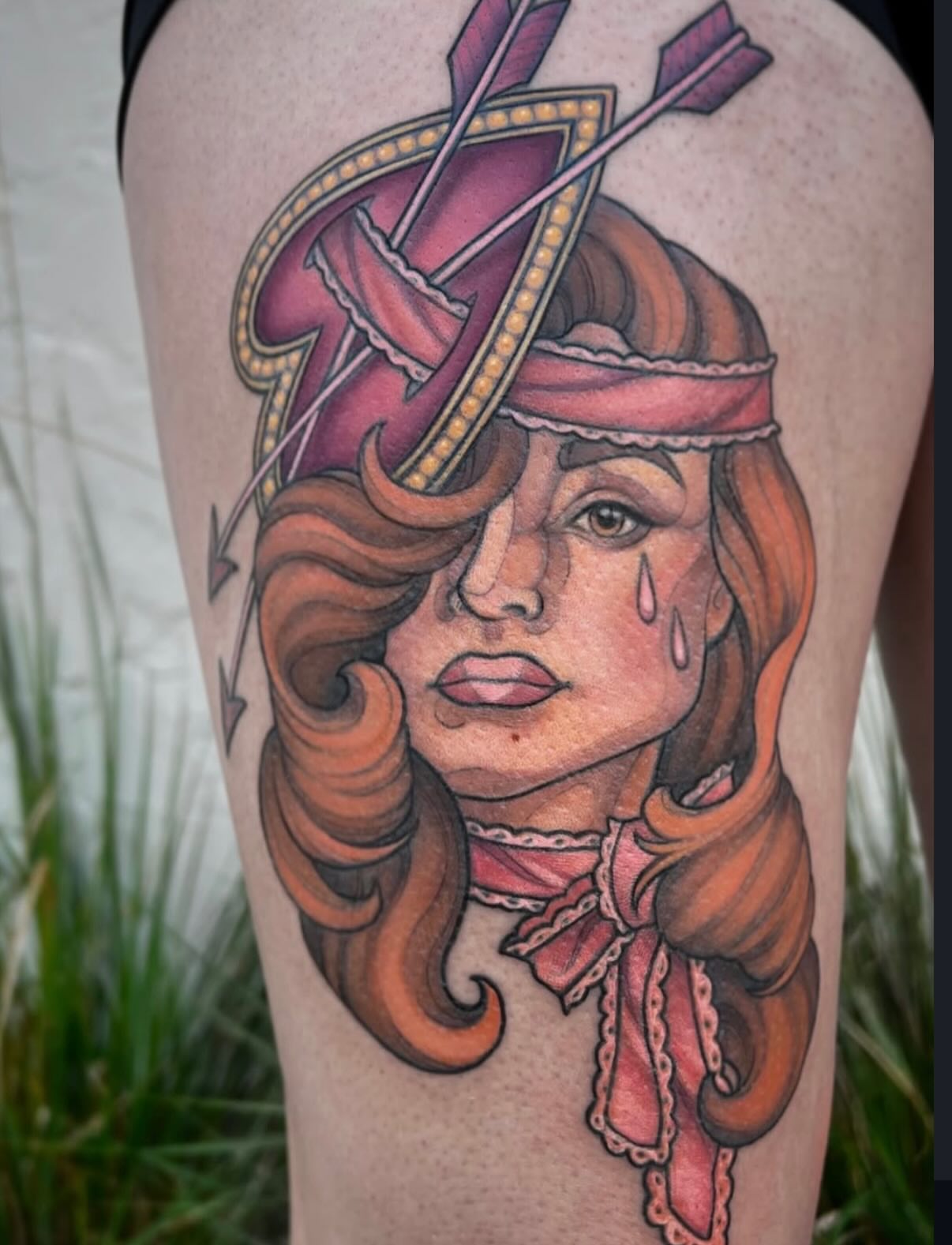 Woman with arrows realism tattoo on the thigh by β₯πΈππͺπ€π€π ππβπππβ₯