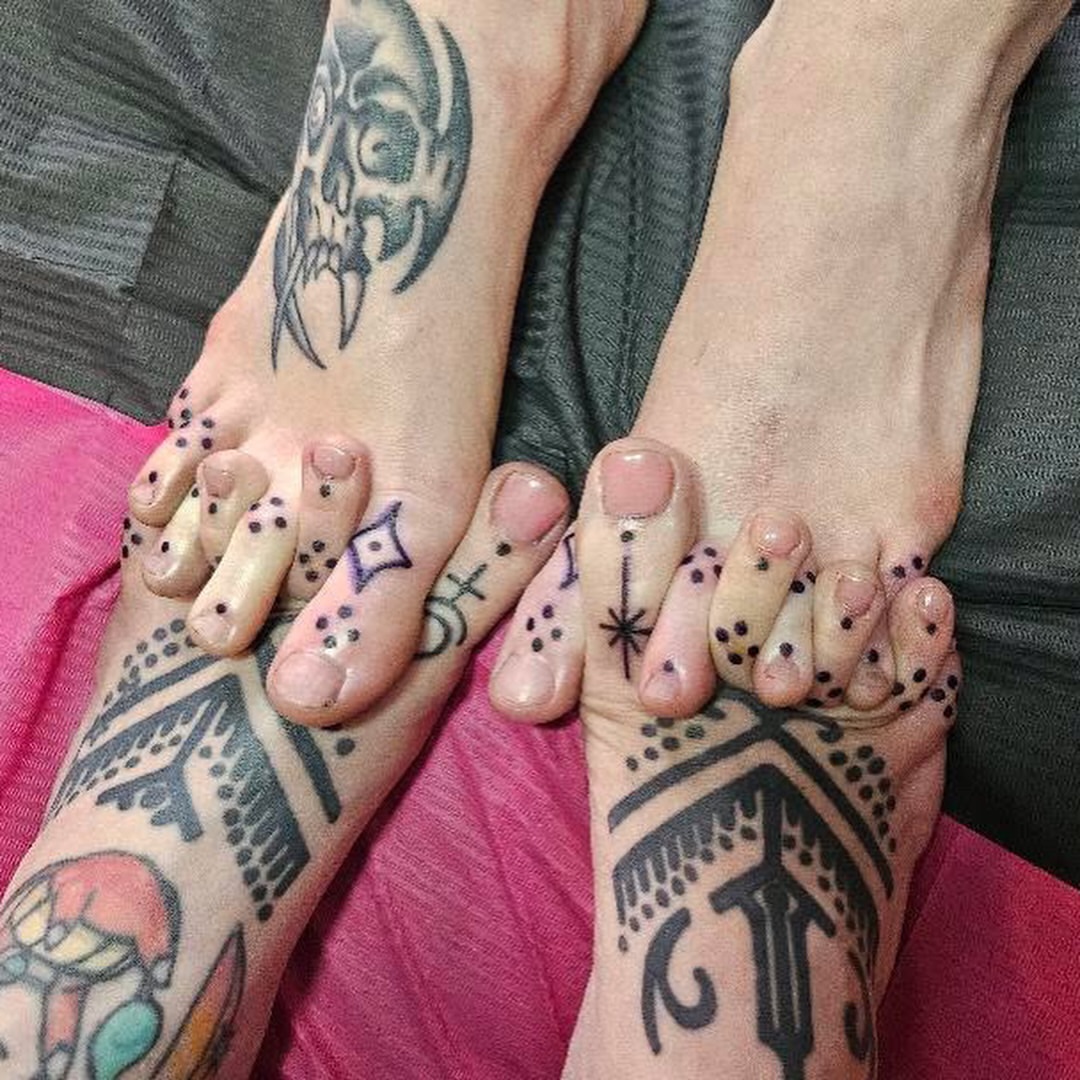 Toes with geometric patterns dotwork tattoo on the foot by abbey pickens 🧚 cleveland ohio