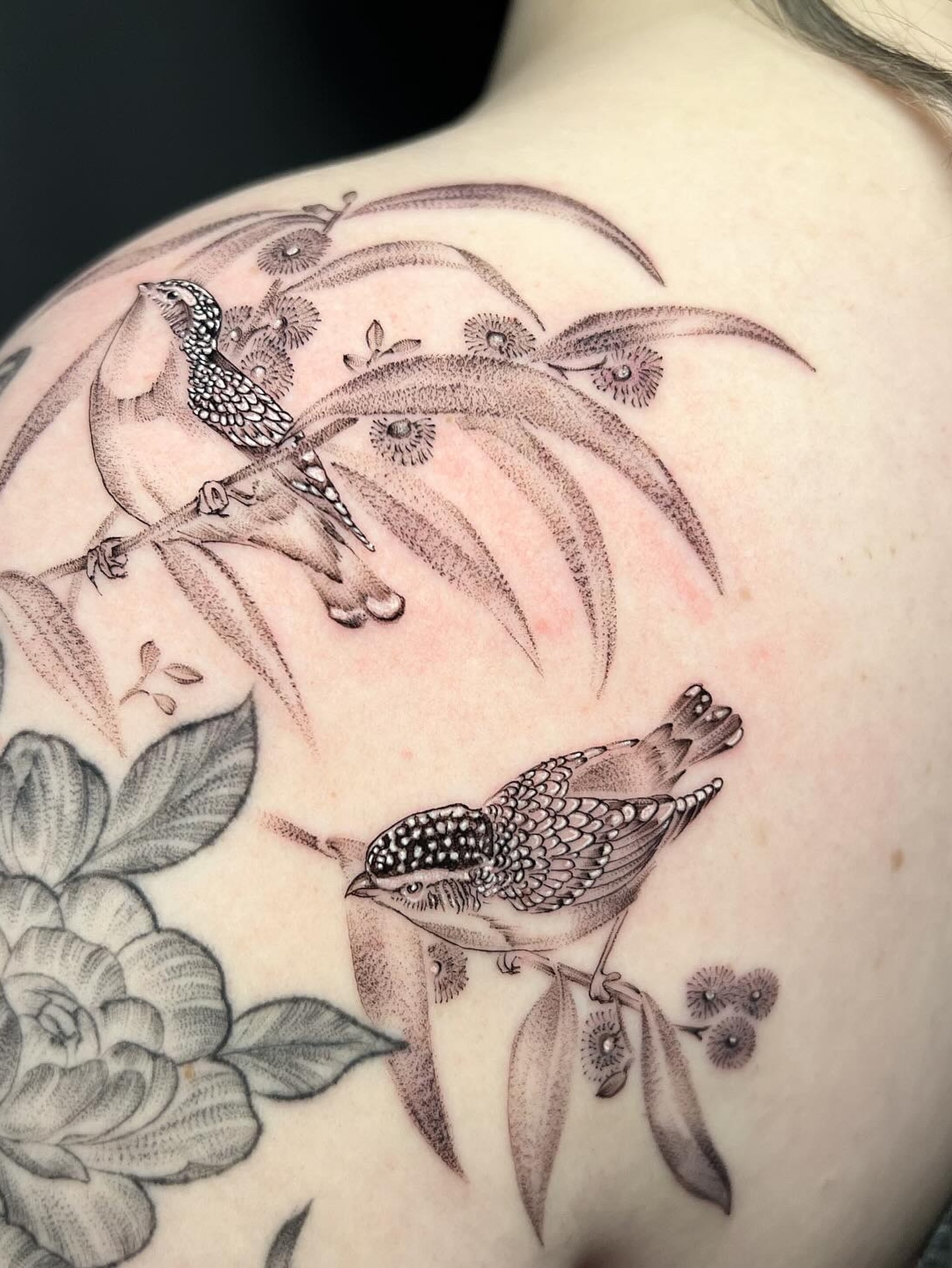 Birds and leaves realism tattoo on the shoulder by Jen Rahman