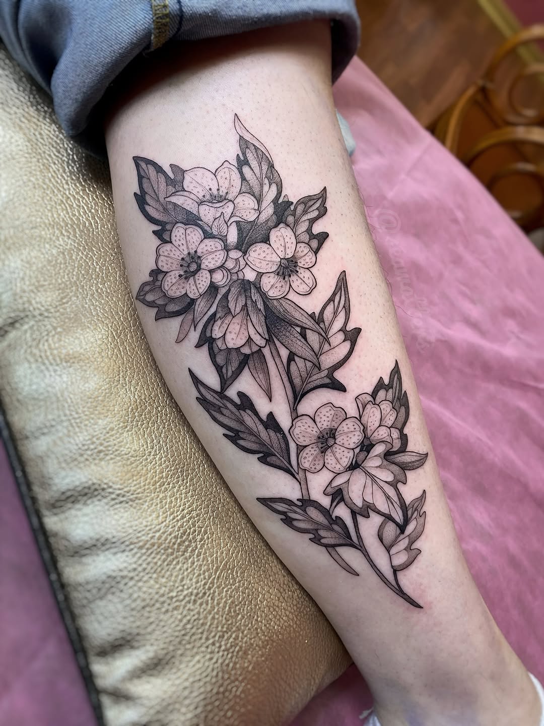 Tattoo by @seawatters โ black_and_grey, fine_line