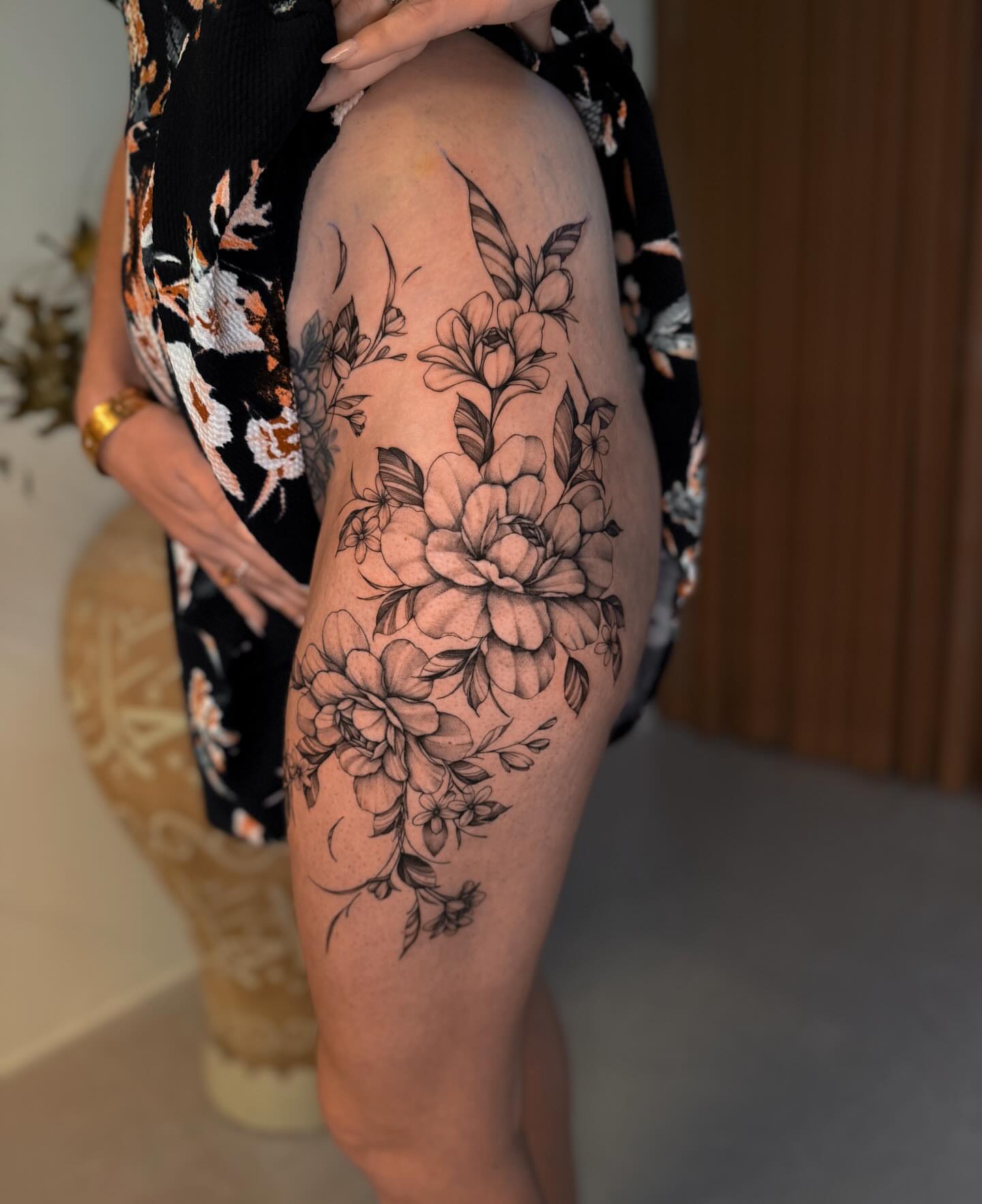 Floral bouquet black and grey tattoo on the thigh by Christian Guerrero
