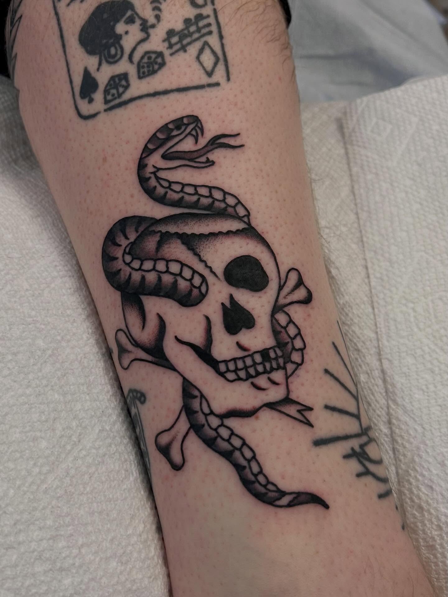 Snake and skull black and grey tattoo on the forearm by Christian Lasyone