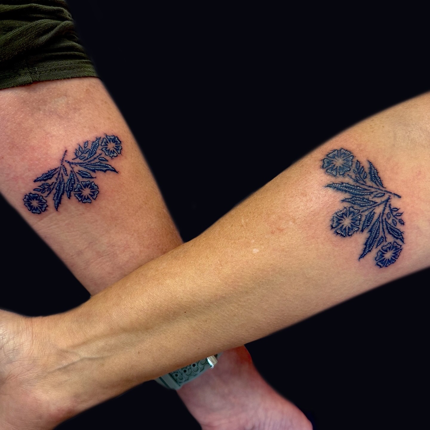 Floral arrangement black and grey tattoo on the forearm by 𝓡𝓪𝔂𝓬𝓱𝓲𝓵𝓵 [ᴛᴀᴛᴛᴏᴏ ᴀʀᴛɪꜱᴛ] 💚