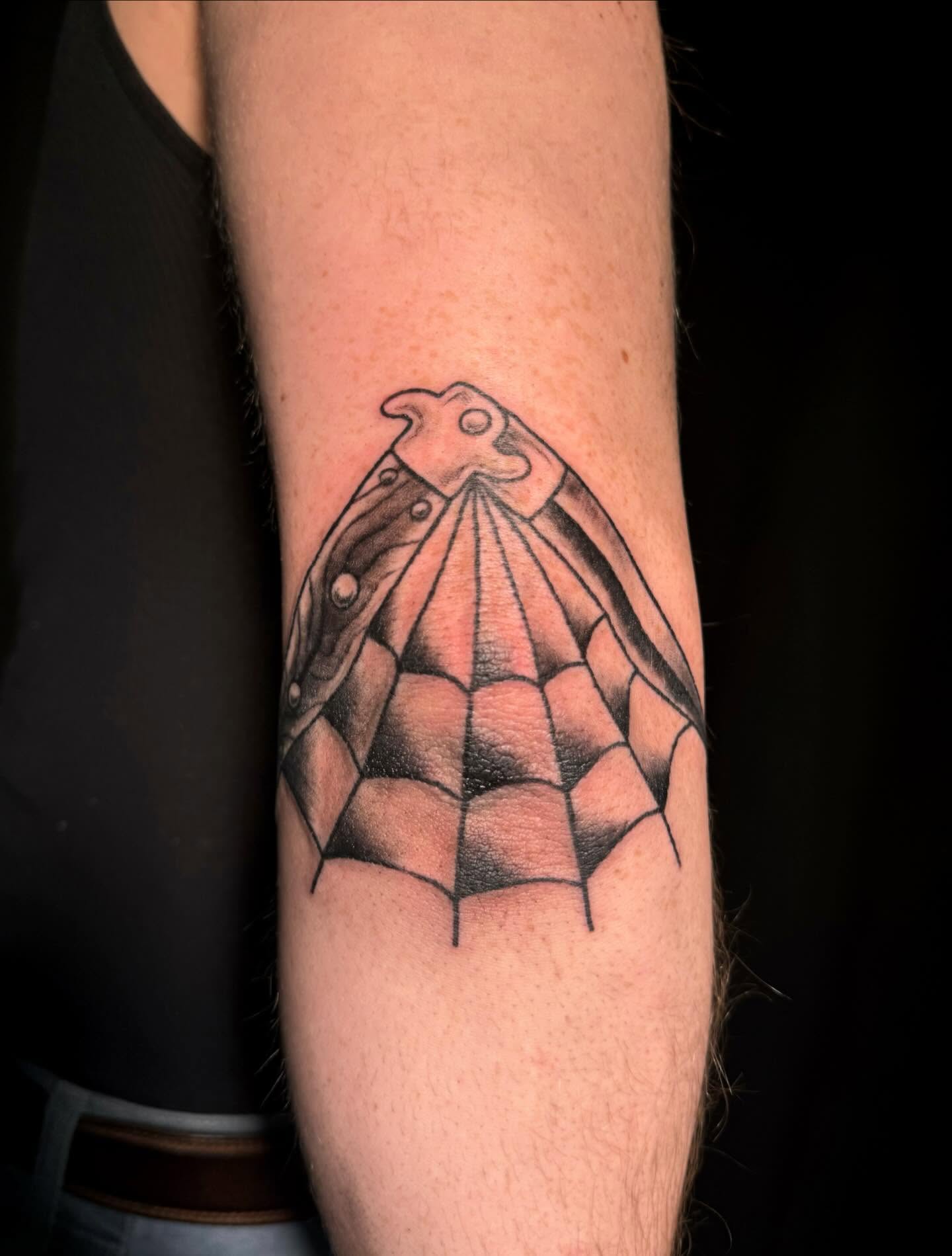 Tattoo by @paris_tattoos18 — geometric