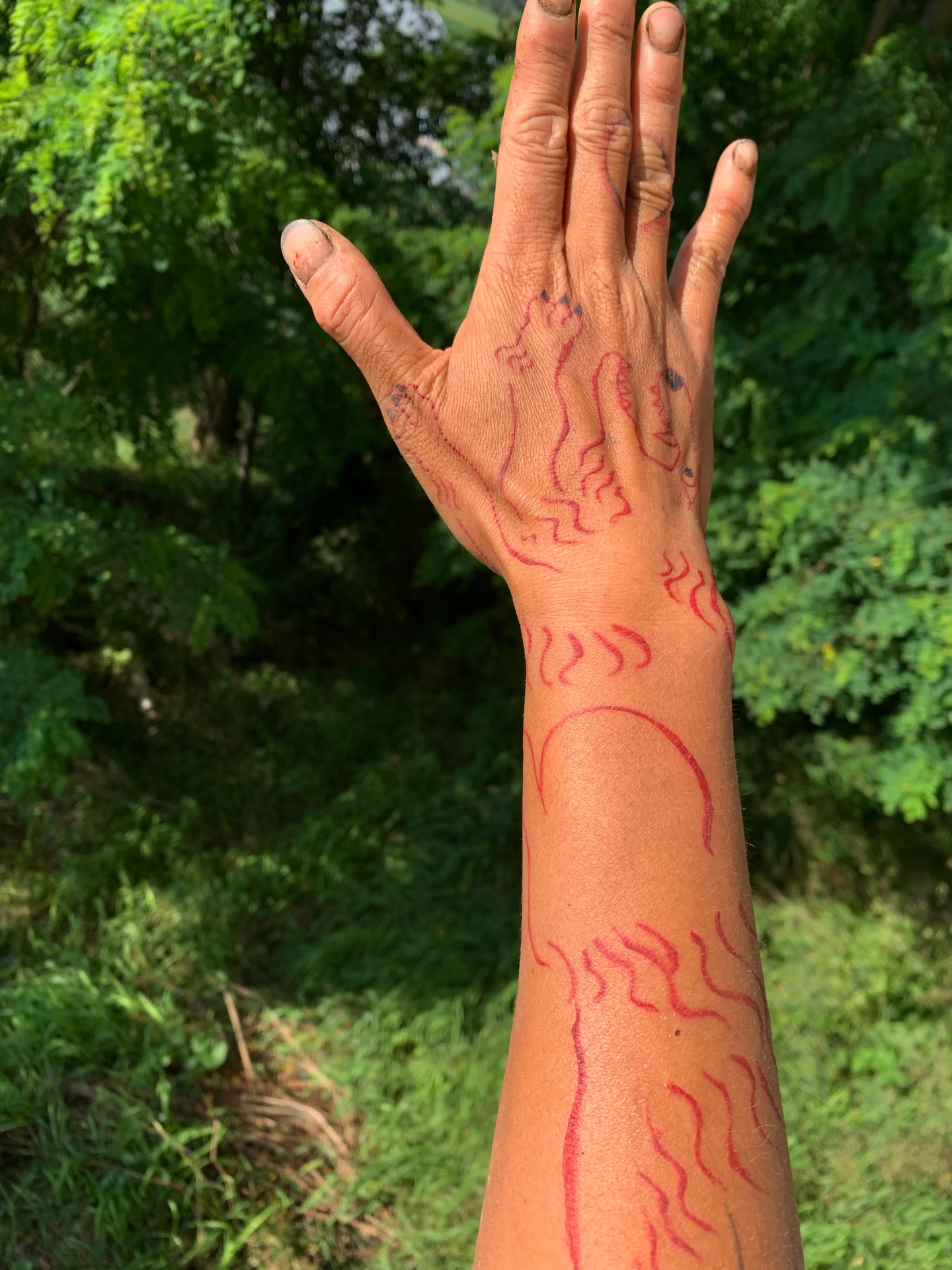 Abstract design dotwork tattoo on the hand by 잡초