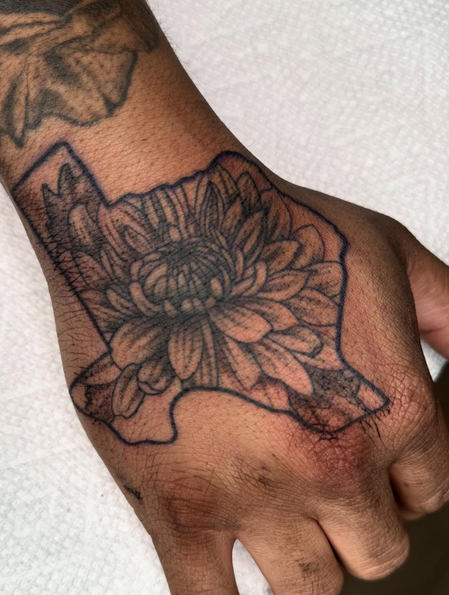 Flower black and grey tattoo on the hand by Nat🫧