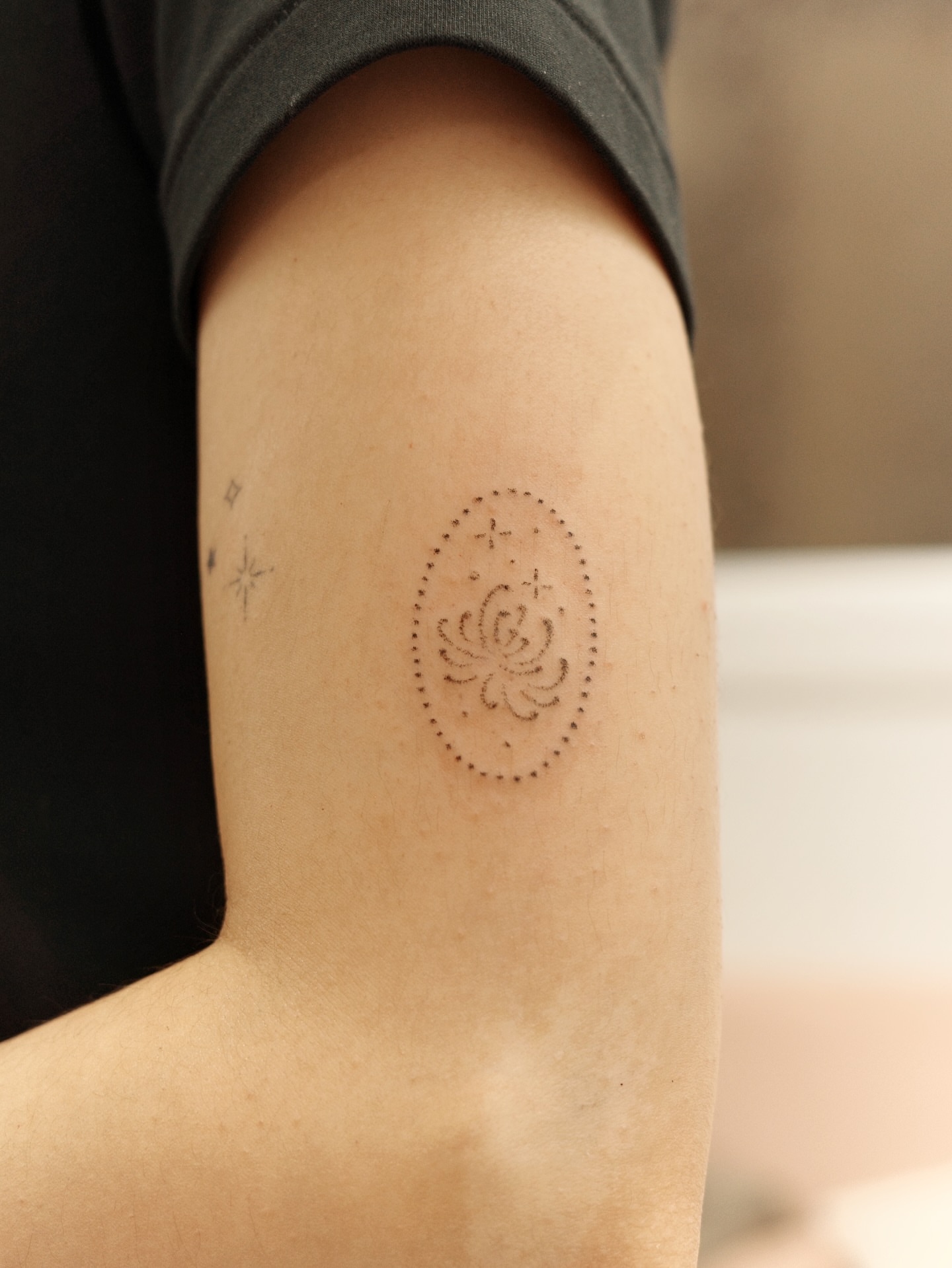 Tattoo by @itsumo.tats — dotwork