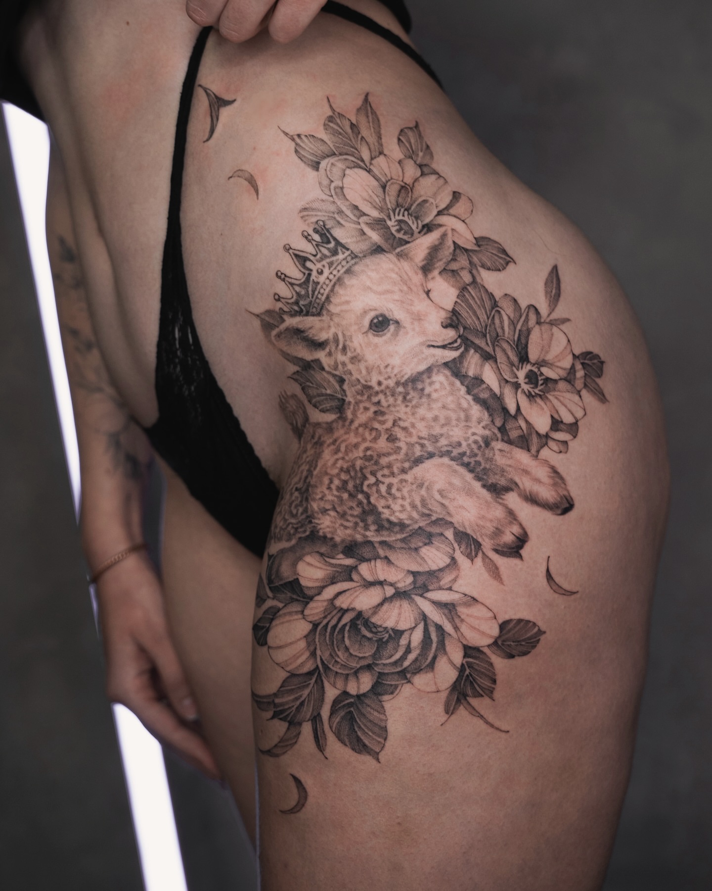 Lamb with crown realism tattoo on the thigh by Tri