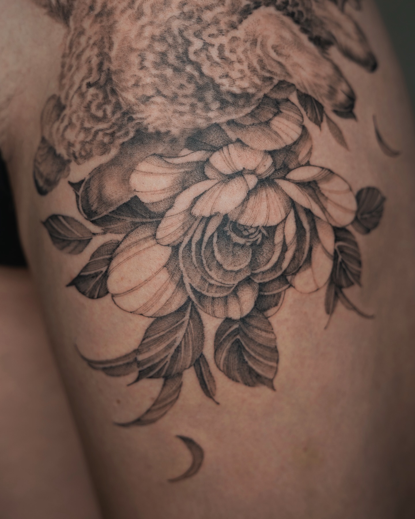 Floral bouquet dotwork tattoo on the thigh by Tri