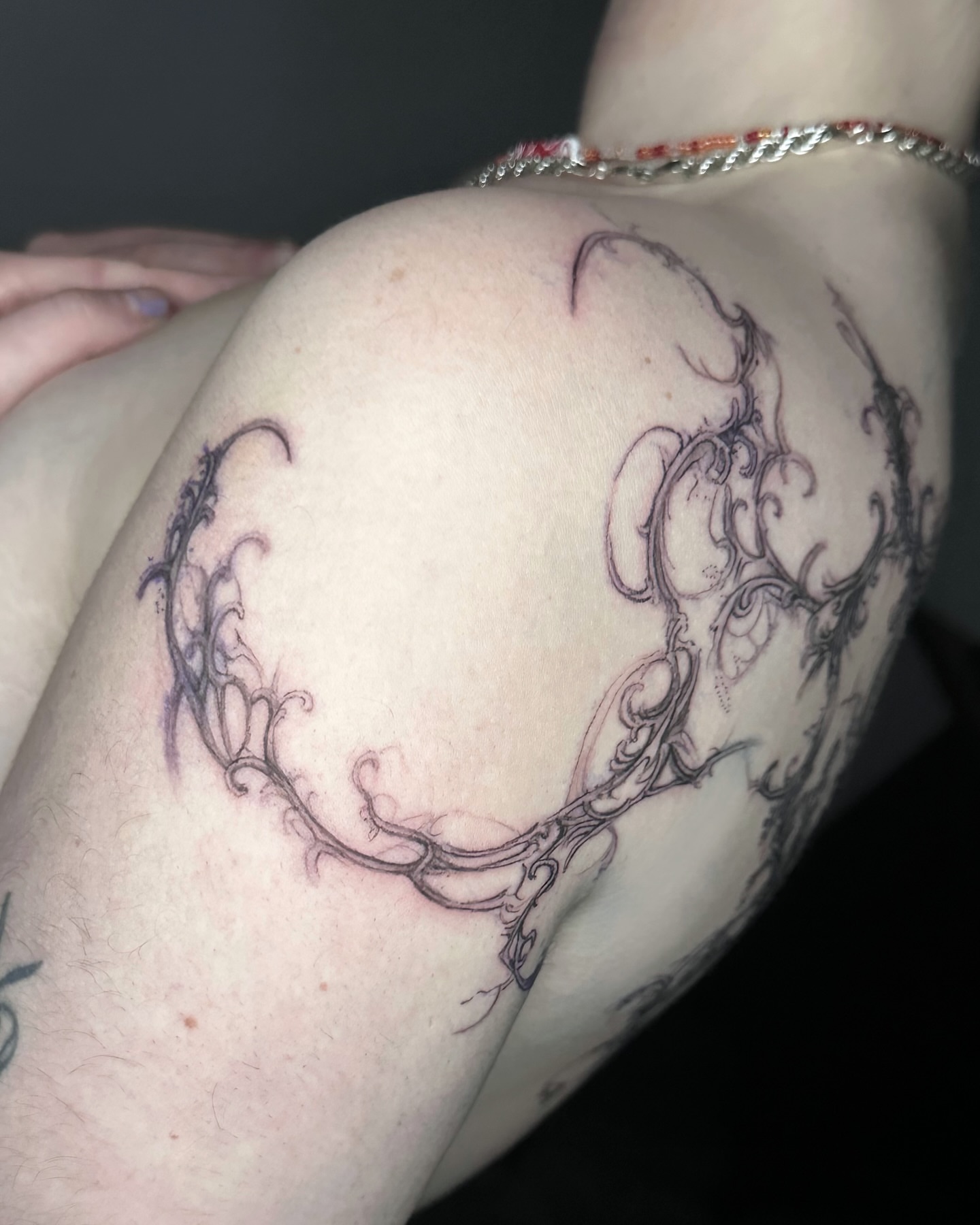 Floral vine ornamental tattoo on the thigh by @ashencoil