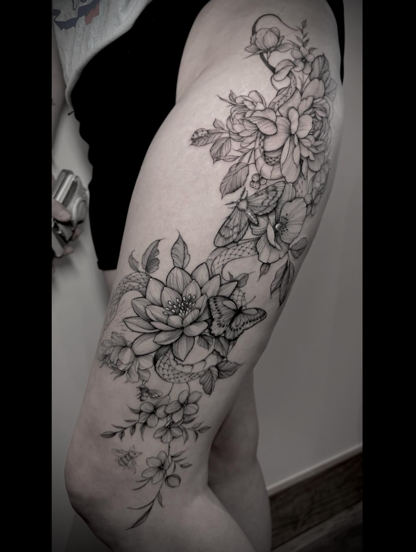 Floral bouquet realism tattoo on the thigh by Tattoos by Robyn Pallotta, Austin, Texas