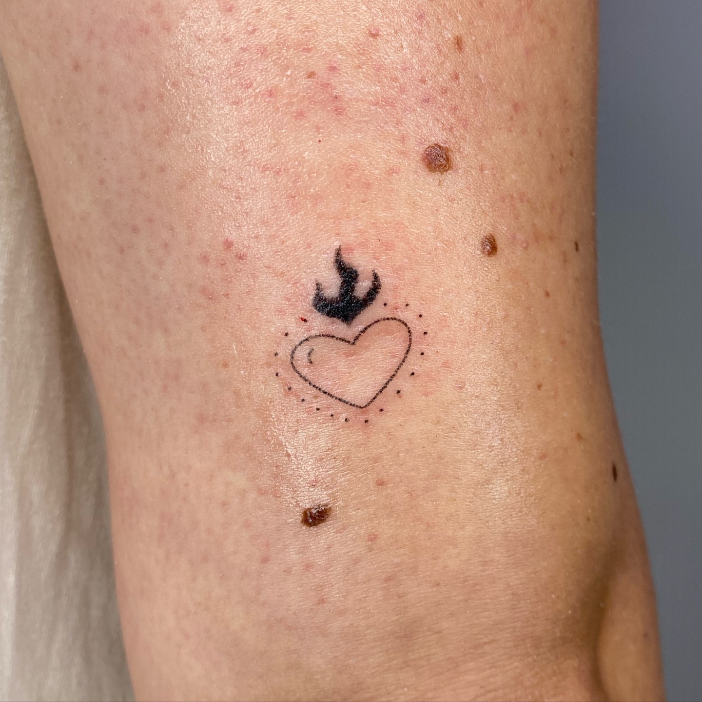 Tattoo by @pokyopokyo — dotwork