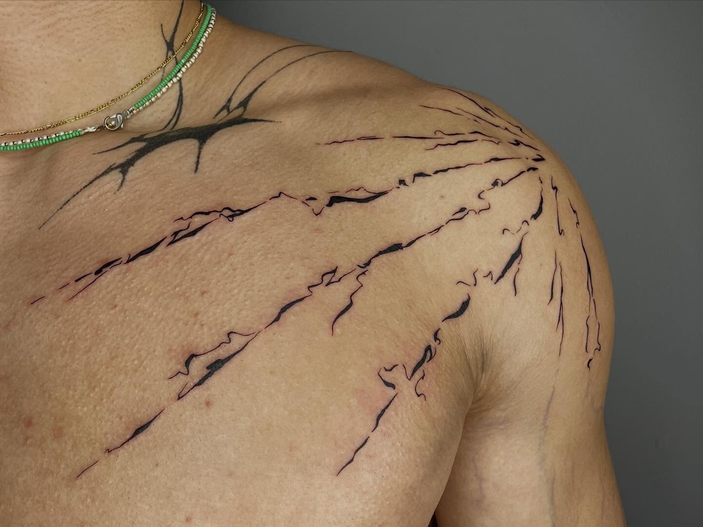 Tree branches black and grey tattoo on the shoulder by Thiên Hồ