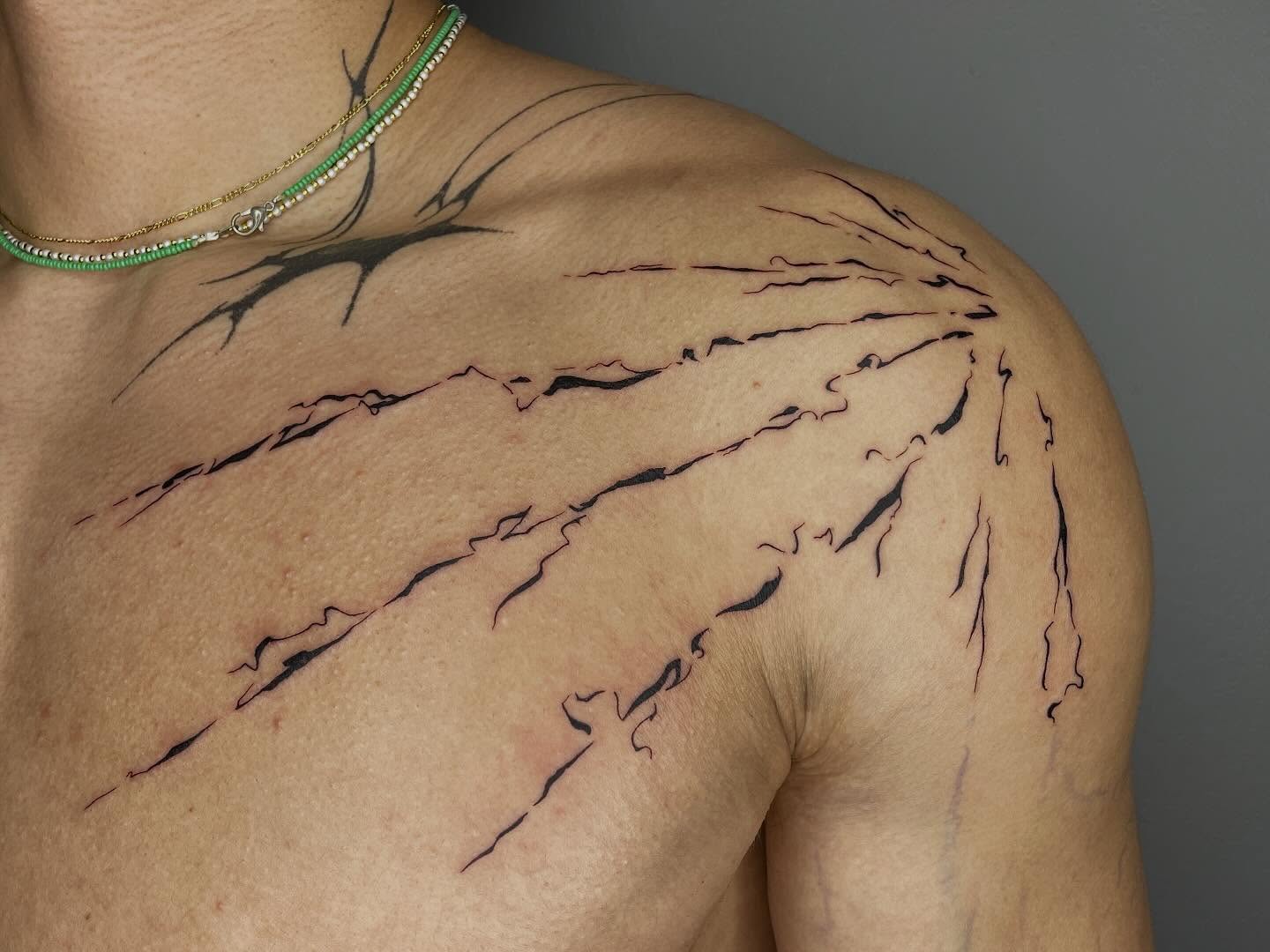 Abstract cracks black and grey tattoo on the shoulder by Thiên Hồ