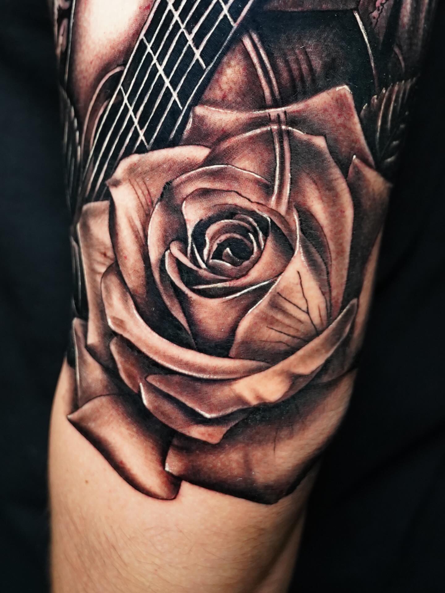 Rose realism tattoo on the forearm by Su Kang