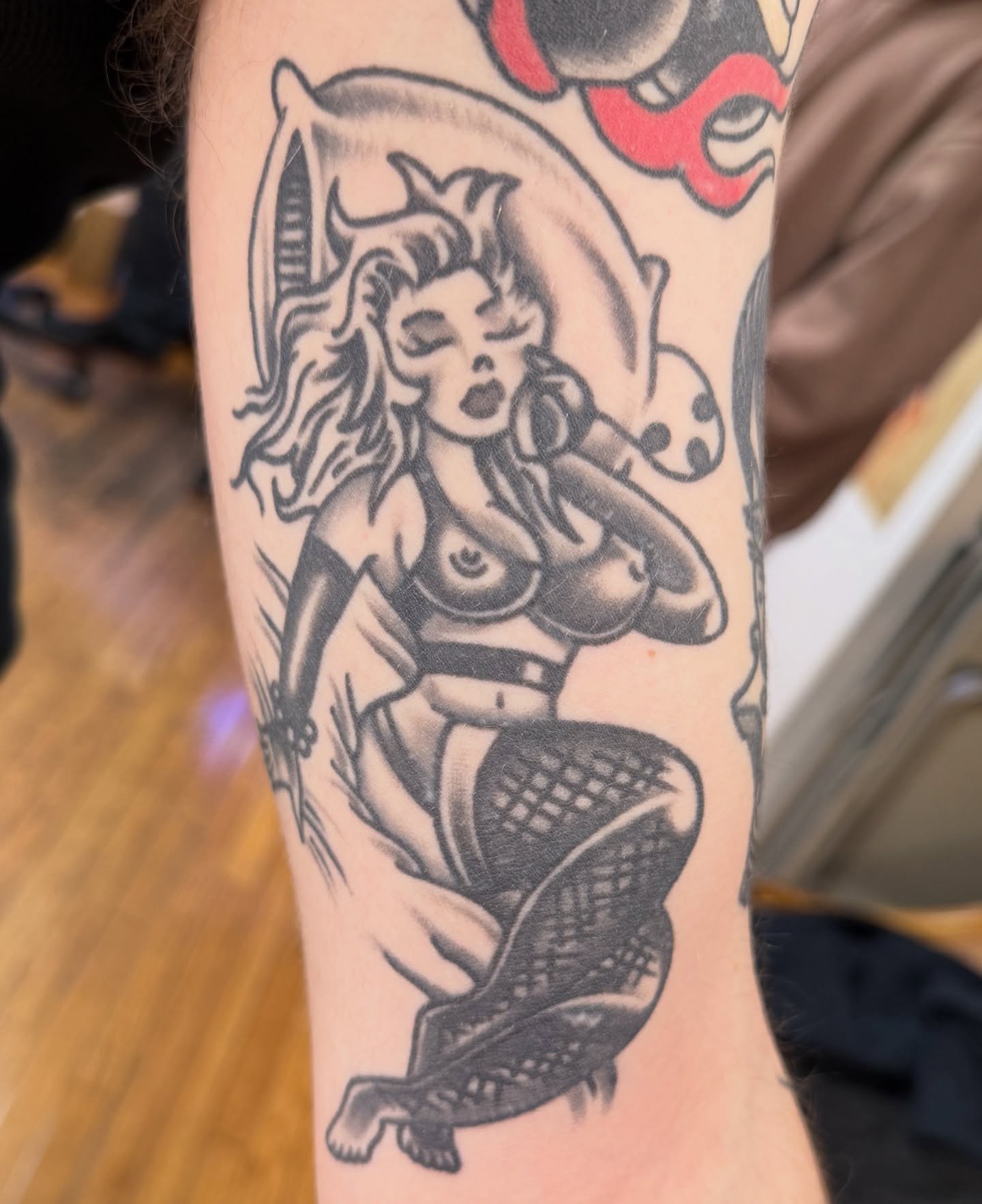 Pin-up girl American traditional tattoo on the forearm by ๐ฎ๐๐๐๐ ๐ญ๐๐๐๐๐