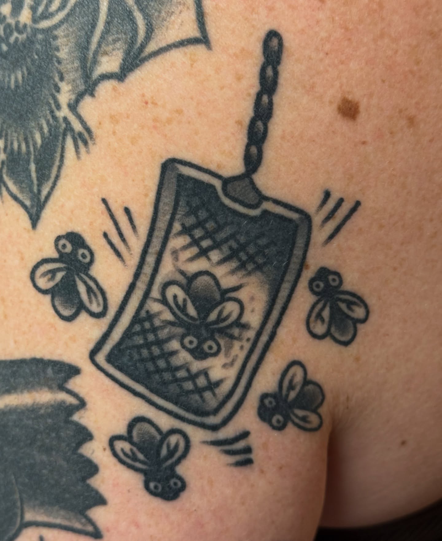 Bee hive American traditional tattoo on the shoulder by ๐ฎ๐๐๐๐ ๐ญ๐๐๐๐๐