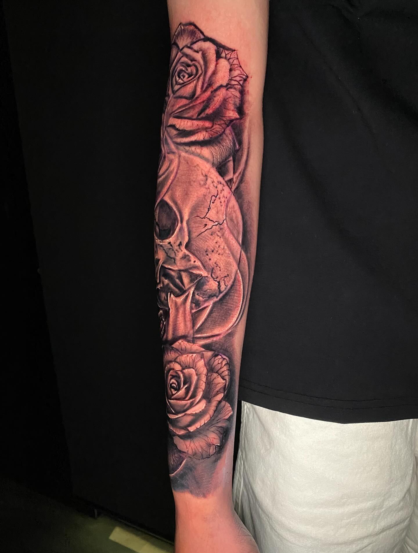 Rose and skull realism tattoo on the forearm by @dom_macio_tattoo