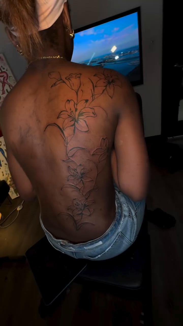 Floral spine tattoo blackwork tattoo on the back by Barbie Mari ๐
โญ๏ธ