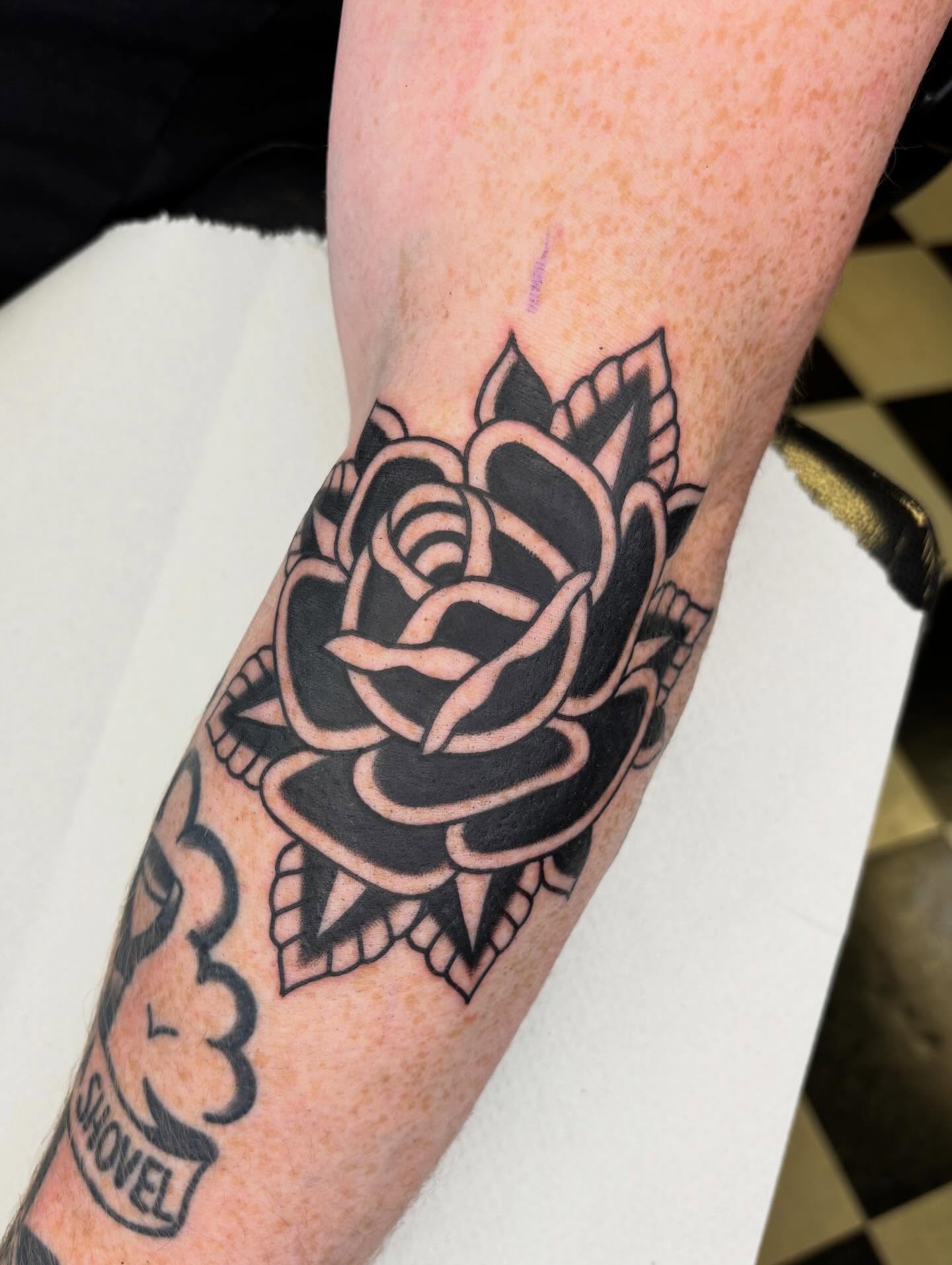 Tattoo by @tatturo_ — black_and_grey