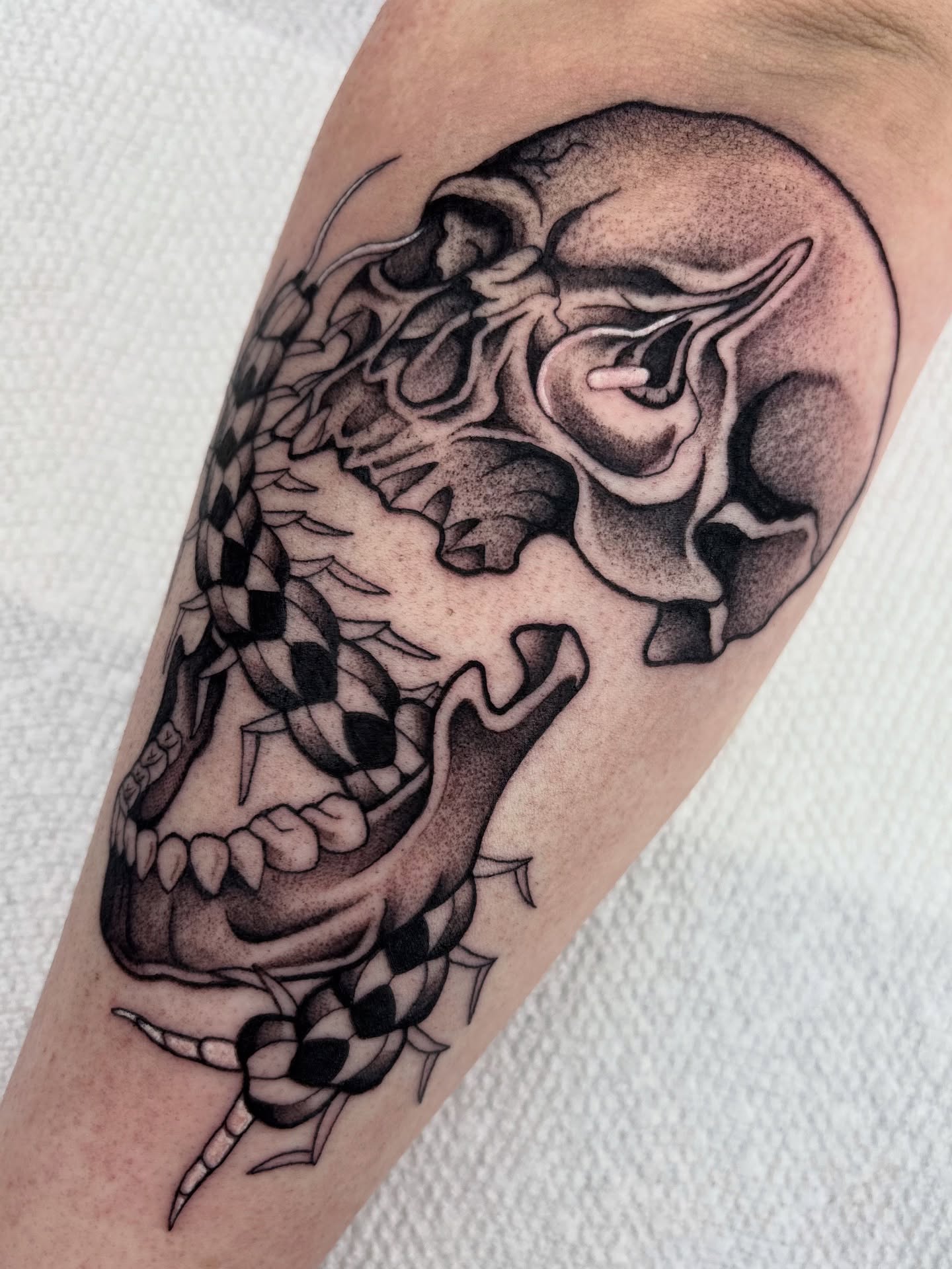 Tattoo by @valeriemourningstar — black_and_grey, japanese_irezumi