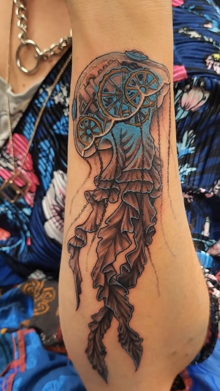 Jellyfish tattoo tattoo on the upper arm by TEA ☕️ Tattoos
