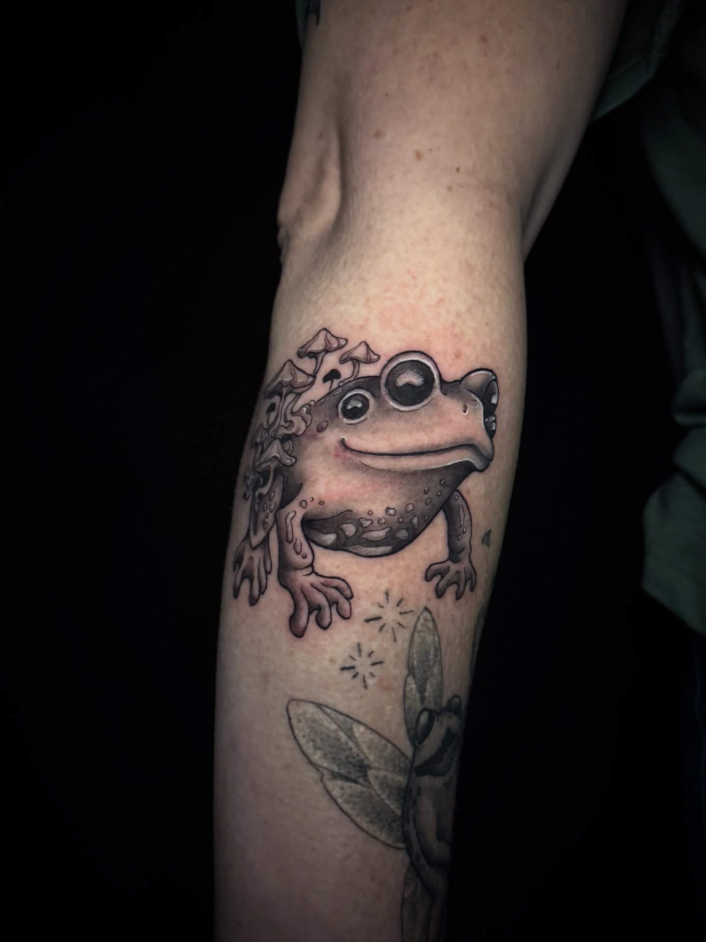 Frog realism tattoo on the forearm by M A D I E I N S P A N I E R π¦ tattoos