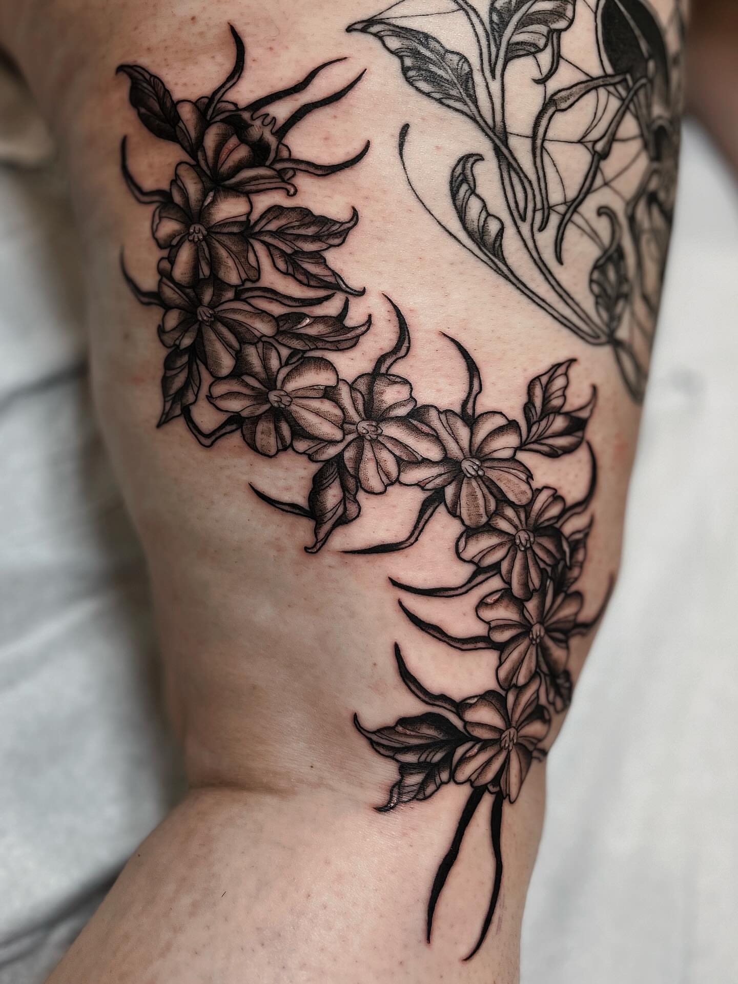 Floral arrangement black and grey tattoo on the forearm by β
πΈππππ β