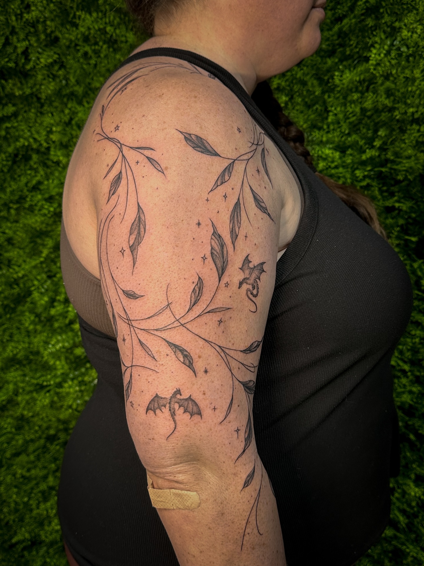 Branch with leaves and bats dotwork tattoo on the upper arm by 𝑰𝒍𝒍𝒖𝒔𝒕𝒓𝒂𝒕𝒊𝒗𝒆 𝑵𝒂𝒕𝒖𝒓𝒆 𝑻𝒂𝒕𝒕𝒐𝒐 𝑨𝒓𝒕𝒊𝒔𝒕