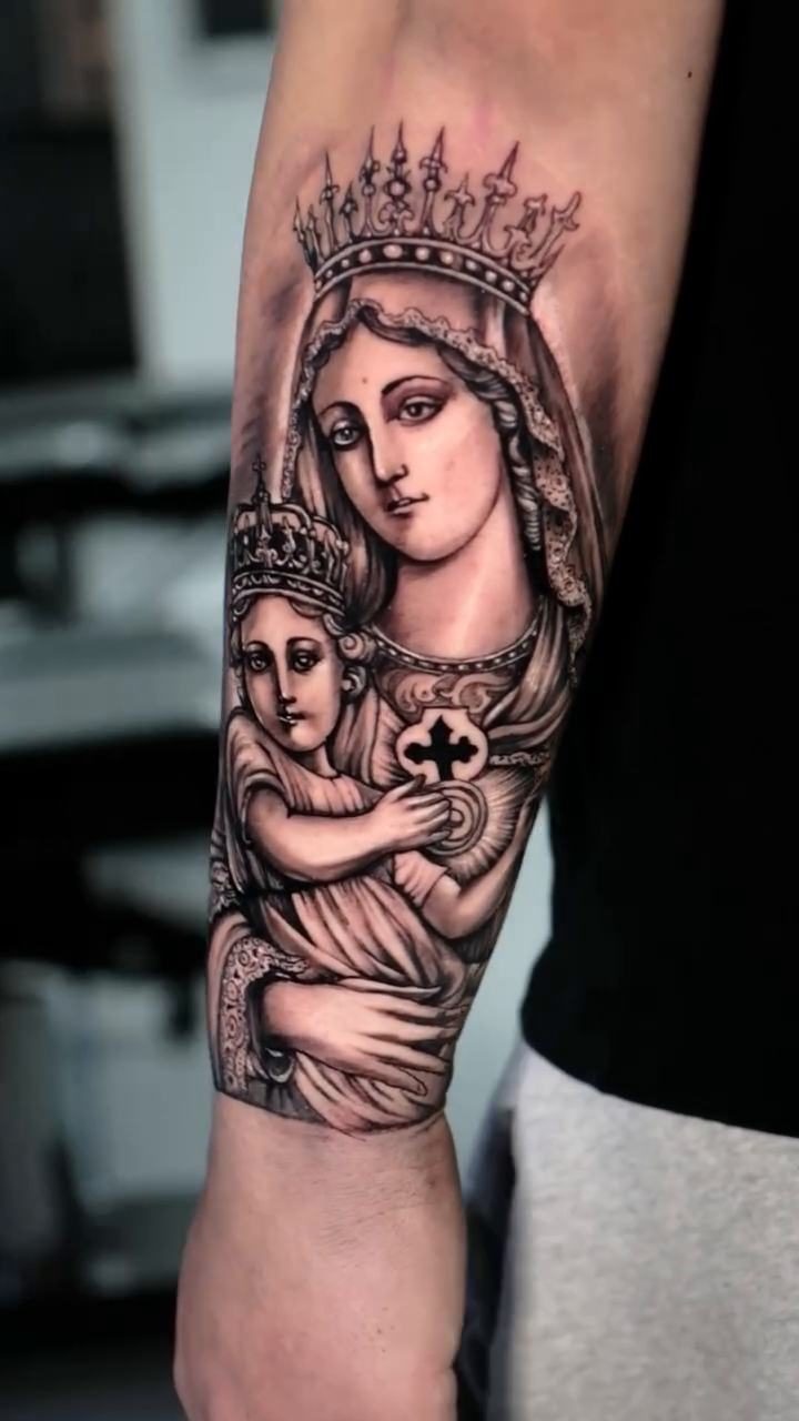 Tattoo by @eriktats13 — black_and_grey, realism