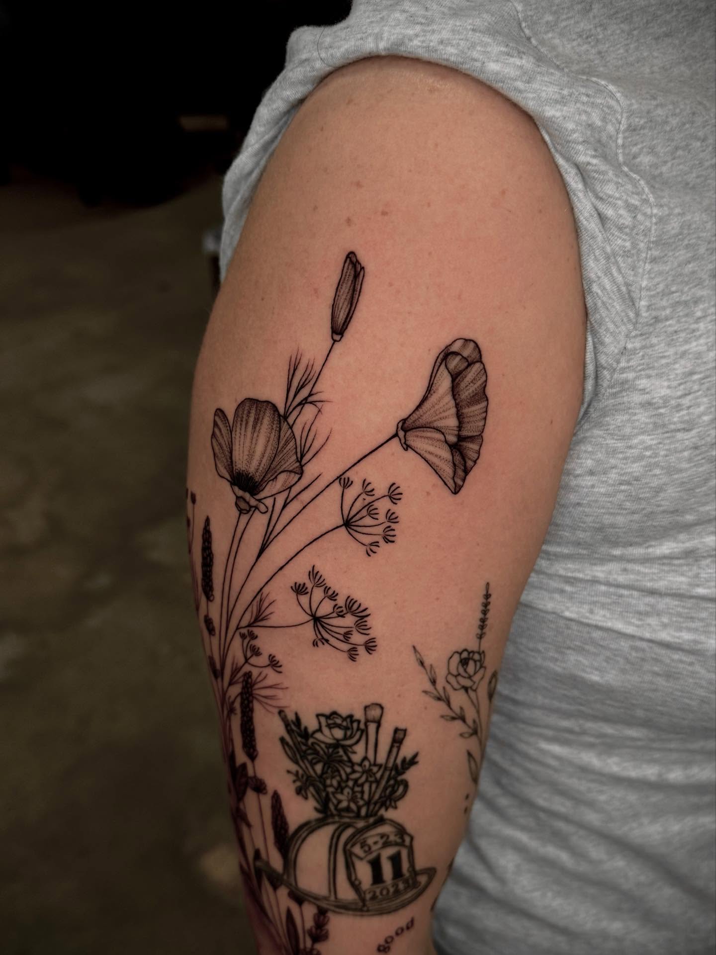 Botanical arrangement black and grey tattoo on the forearm by 𝓛𝓲𝓷𝓪 ∙ ғɪɴᴇʟɪɴᴇ ᴛᴀᴛᴛᴏᴏs ∙ ᴄʜᴀʀʟᴏᴛᴛᴇ ɴᴄ🇺🇸 🇺🇦