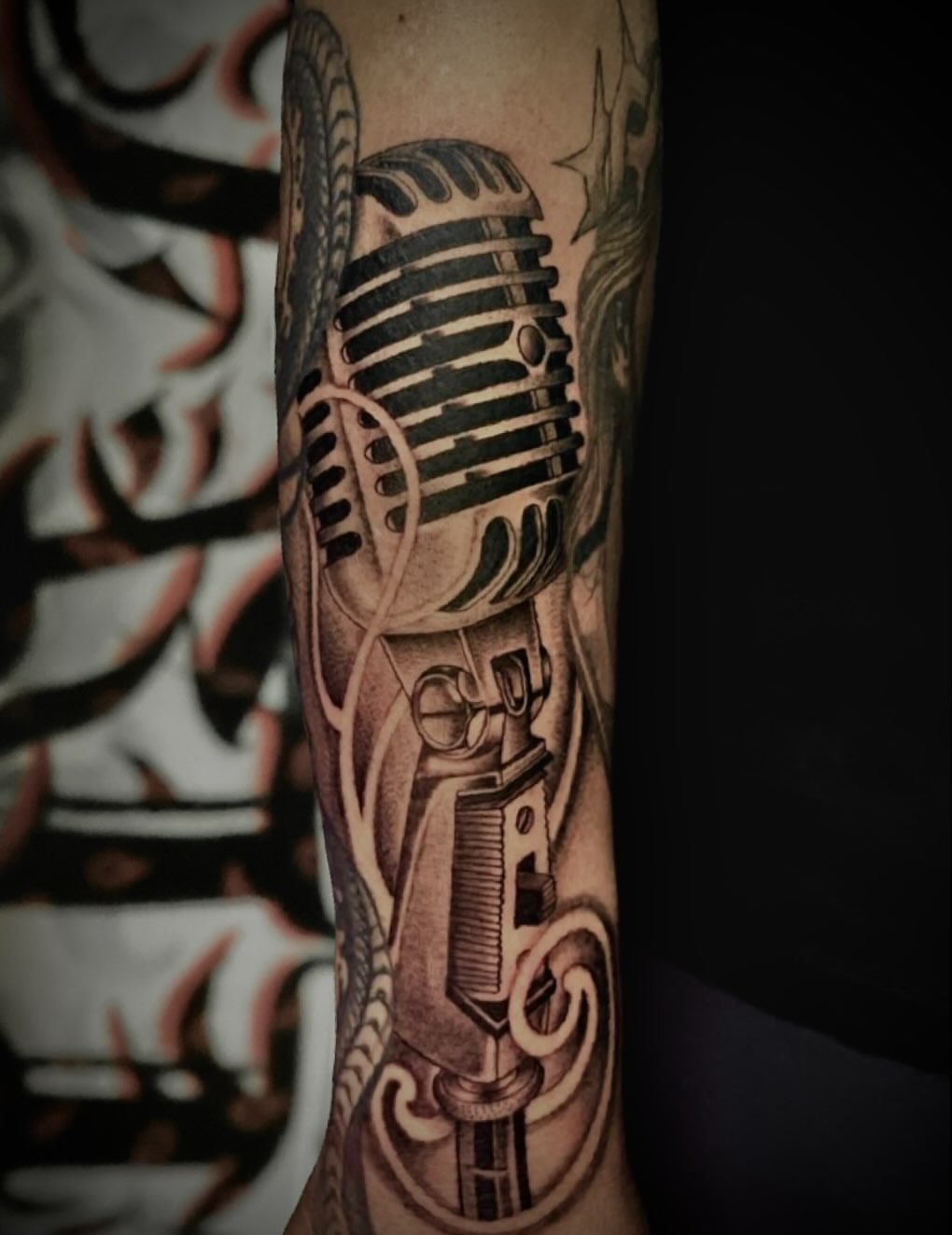 Tattoo by @mami_g_tat2z — black_and_grey, realism