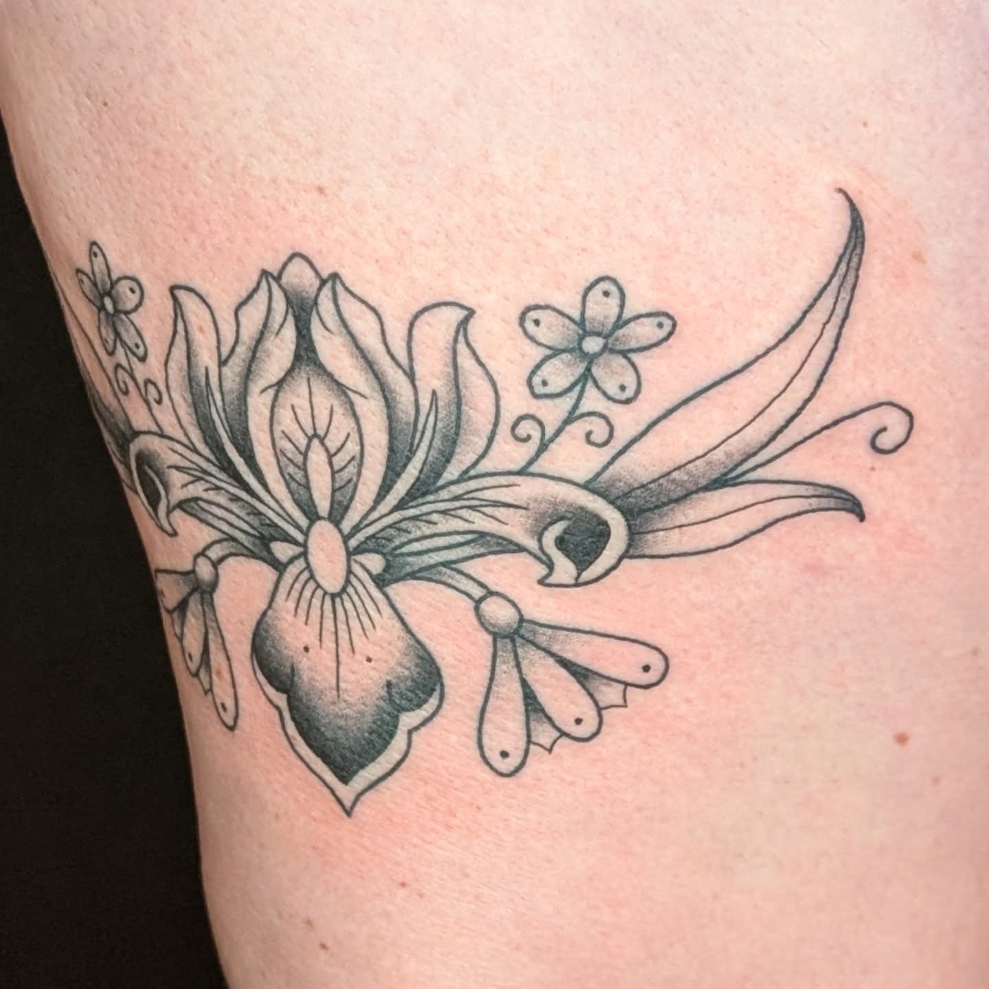 Floral arrangement black and grey tattoo on the thigh by π²π°πket