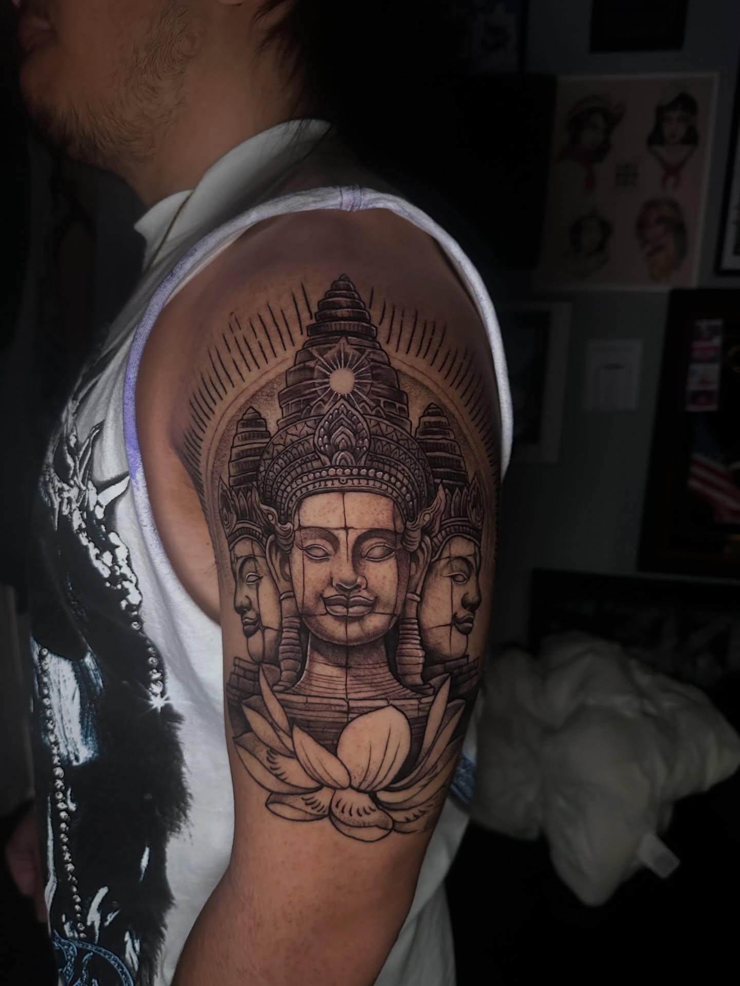 Tattoo by @ryantedduarte_tattoos — black_and_grey, geometric