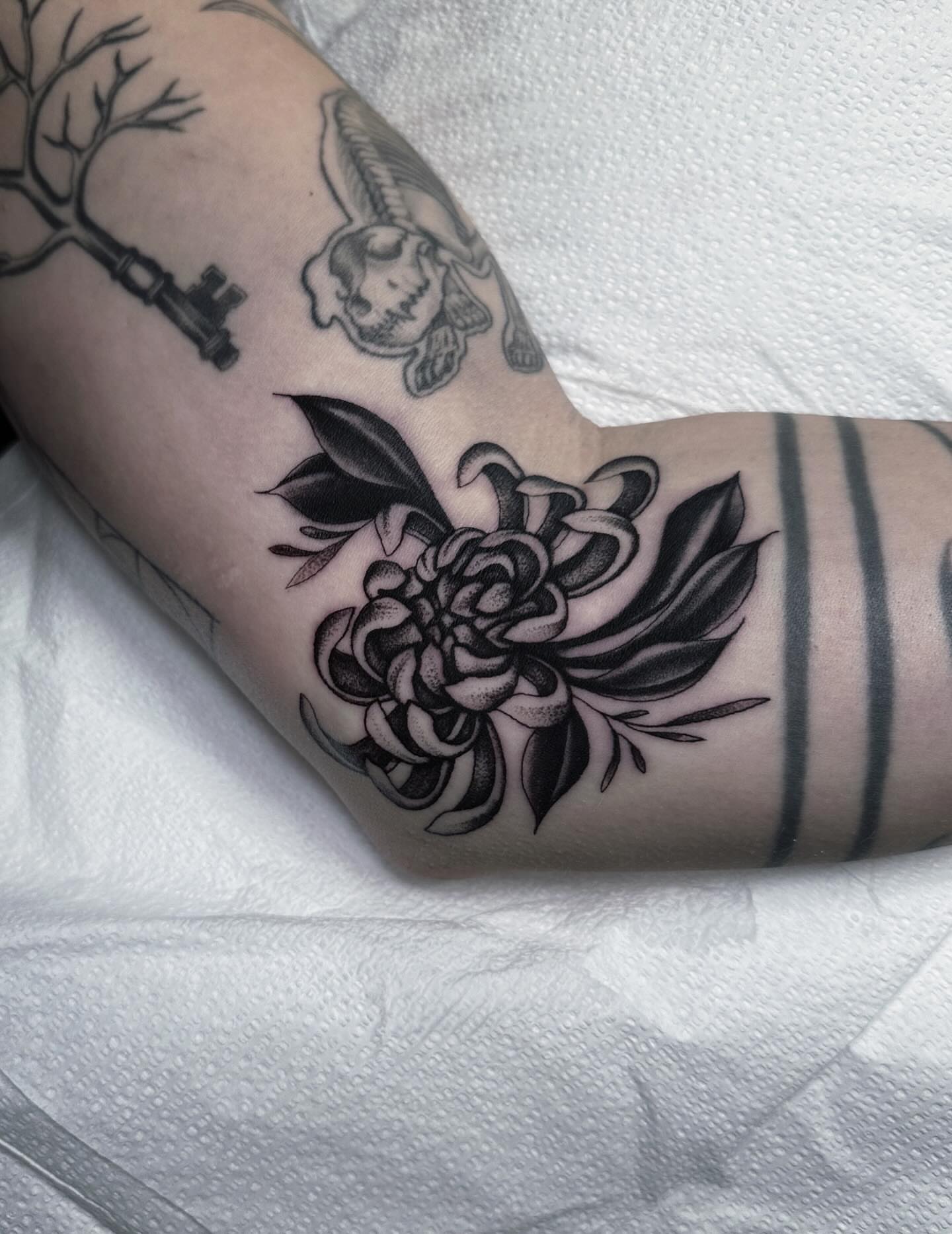 Flower black and grey tattoo on the forearm by 🕸 ᴠɪᴠɪᴀɴ ʟᴏʀᴇ 🕸, Nashville, Tennessee