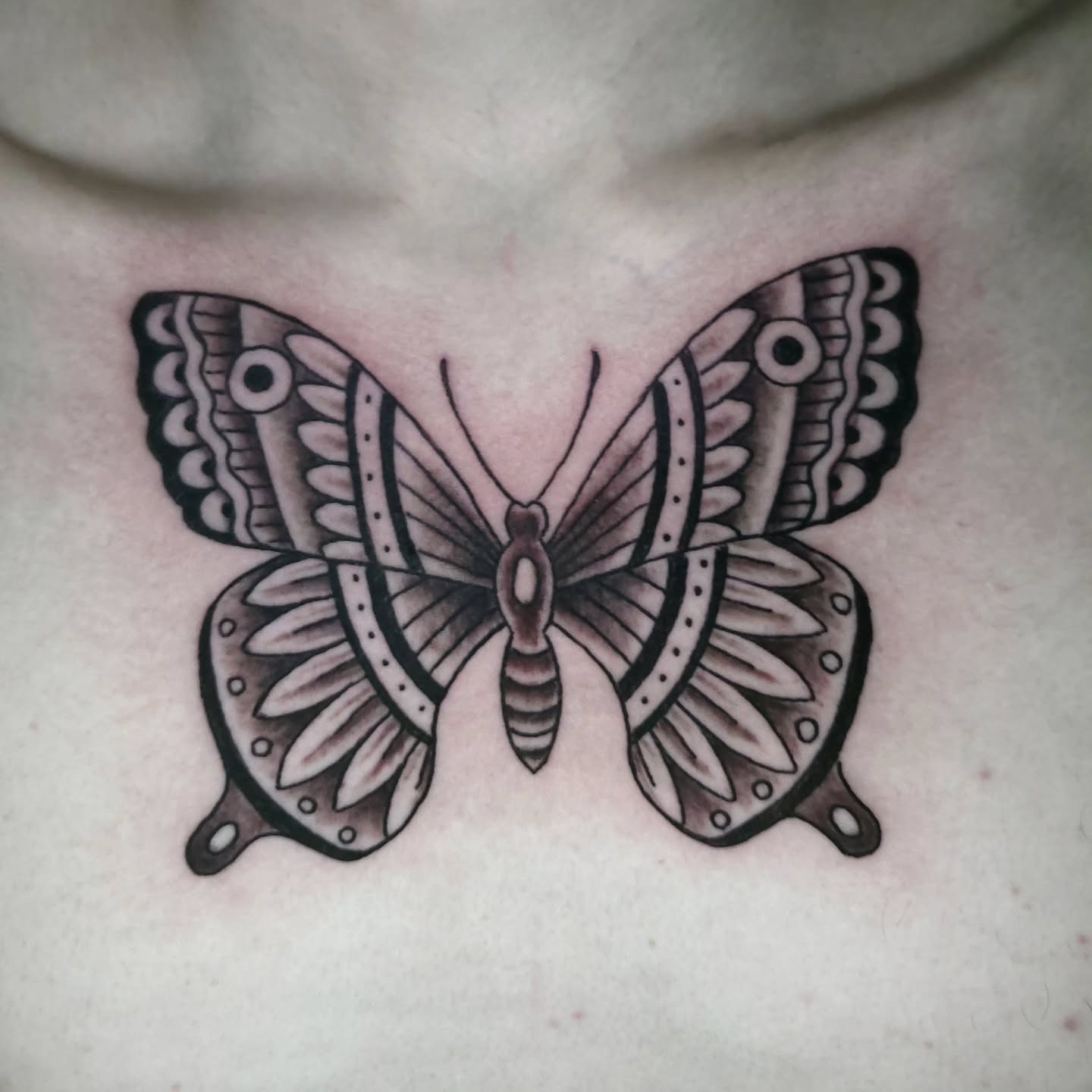 Butterfly black and grey tattoo on the chest by Léon Huiting