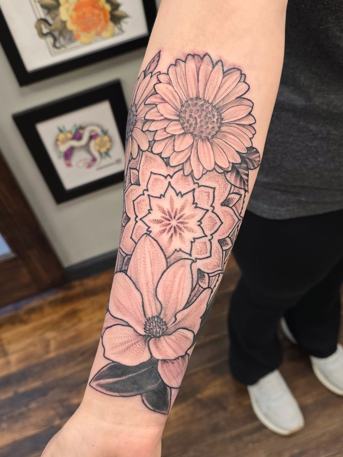 Floral arrangement dotwork tattoo on the forearm by 𝙼𝚒𝚔𝚎 𝙴𝚌𝚔𝚋𝚘𝚛𝚐