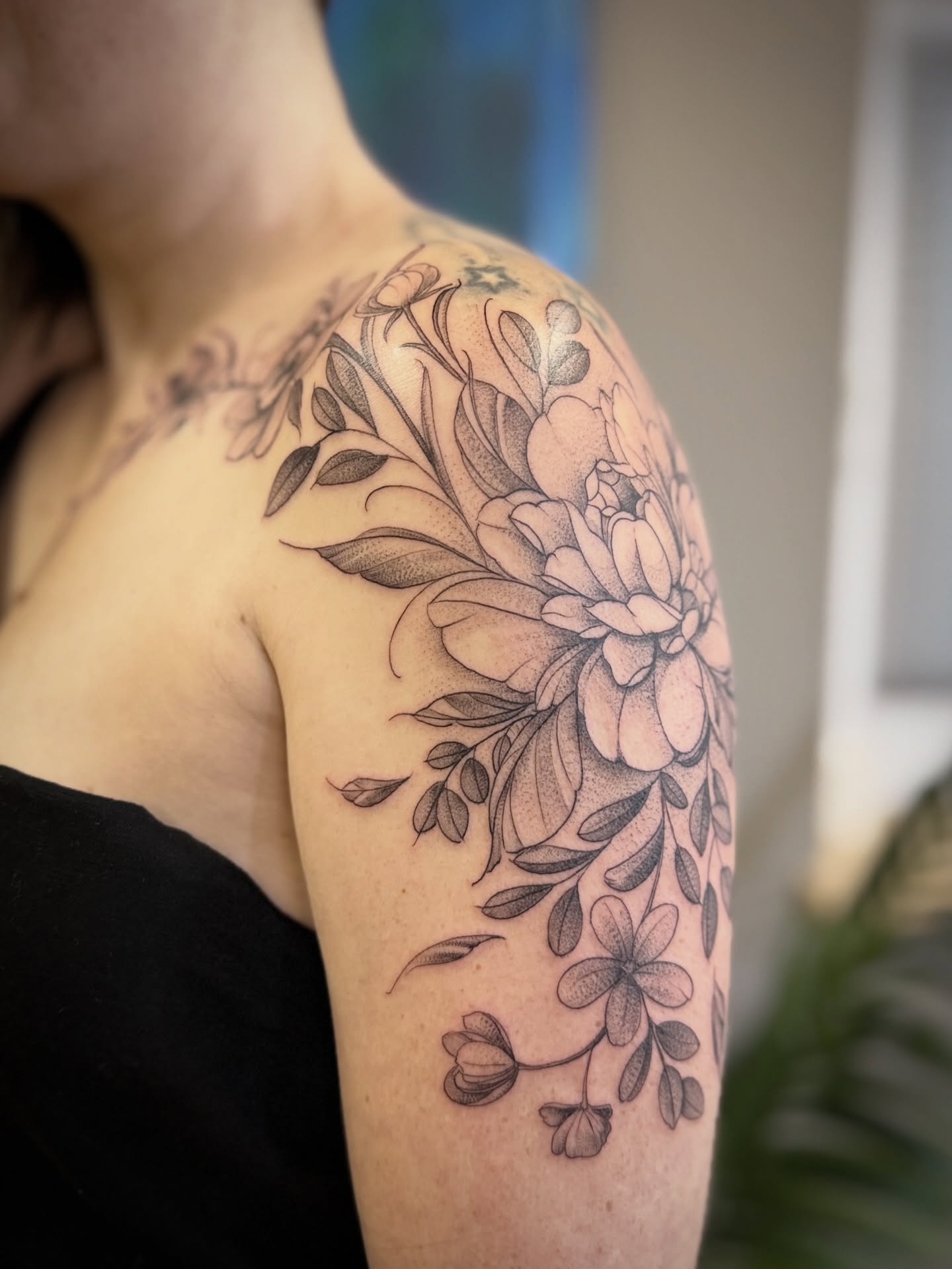 Floral bouquet dotwork tattoo on the shoulder by Die Ivo, Bielefeld, Germany