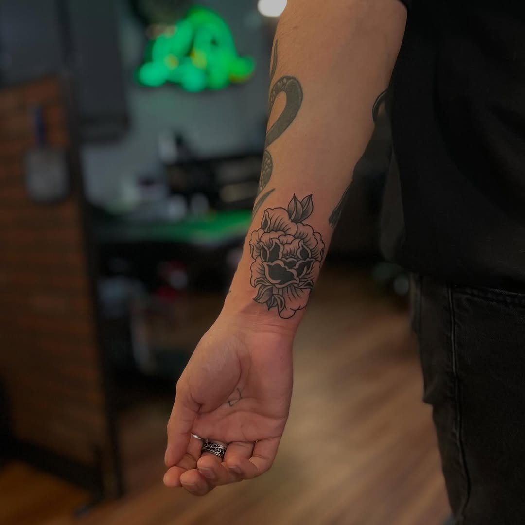 Tattoo by @annasabrowskytattoo — american_traditional