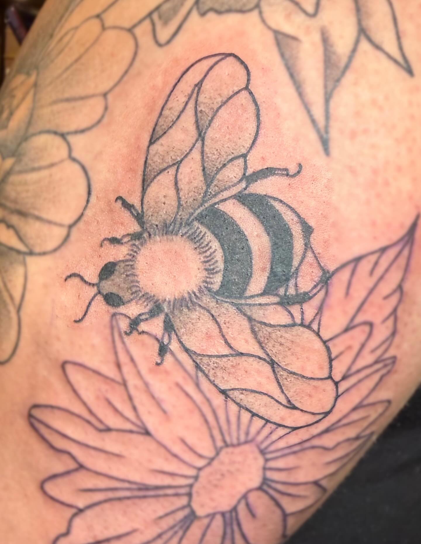 Bee black and grey tattoo on the shoulder by zoie rozay hannah