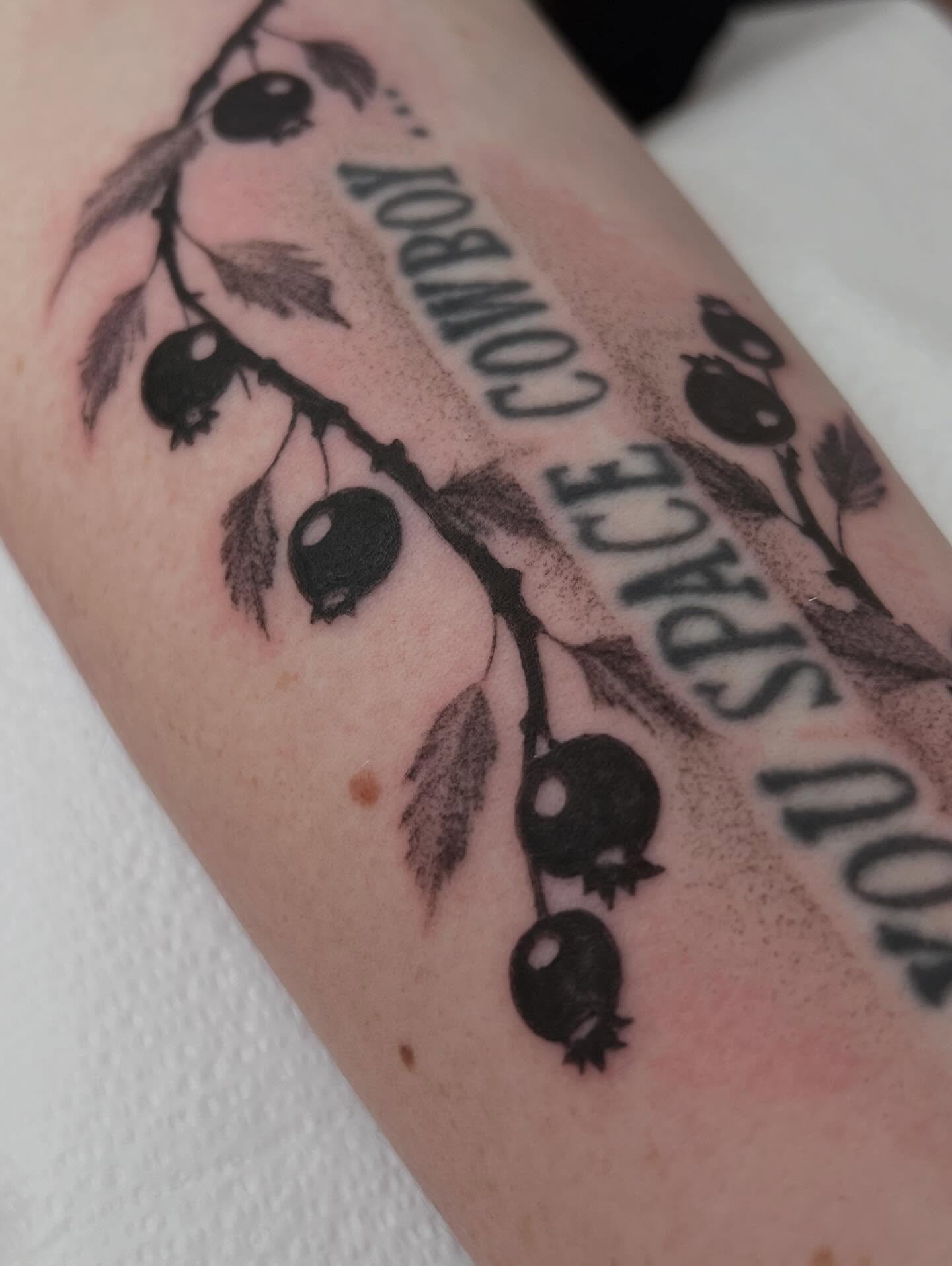 Tattoo by @annawolfftattoos — black_and_grey