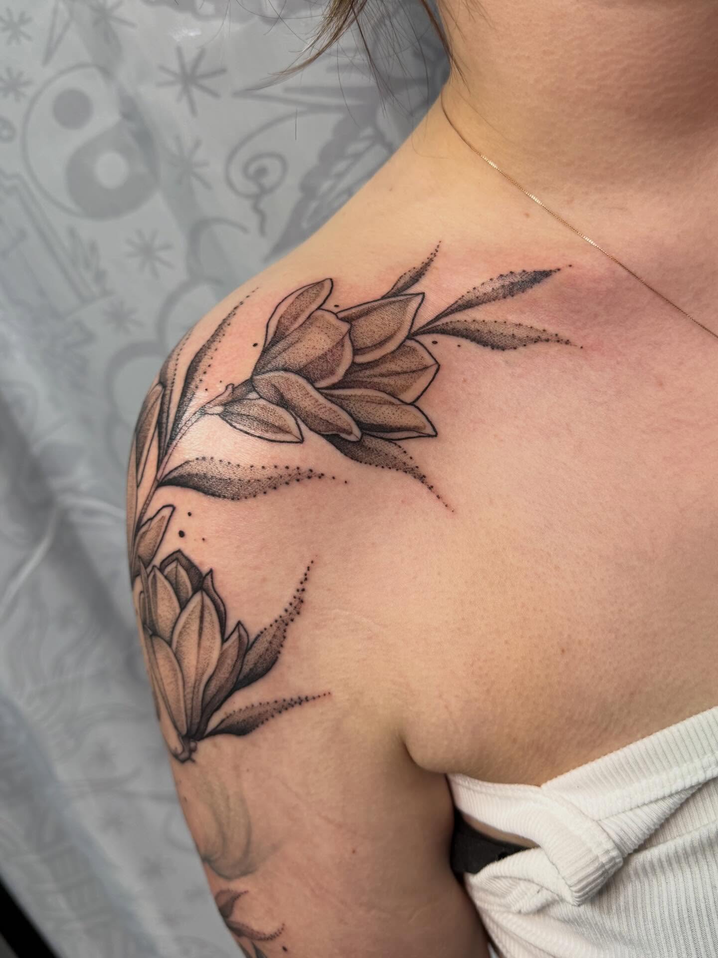 Tattoo by @bodyartbyali — dotwork