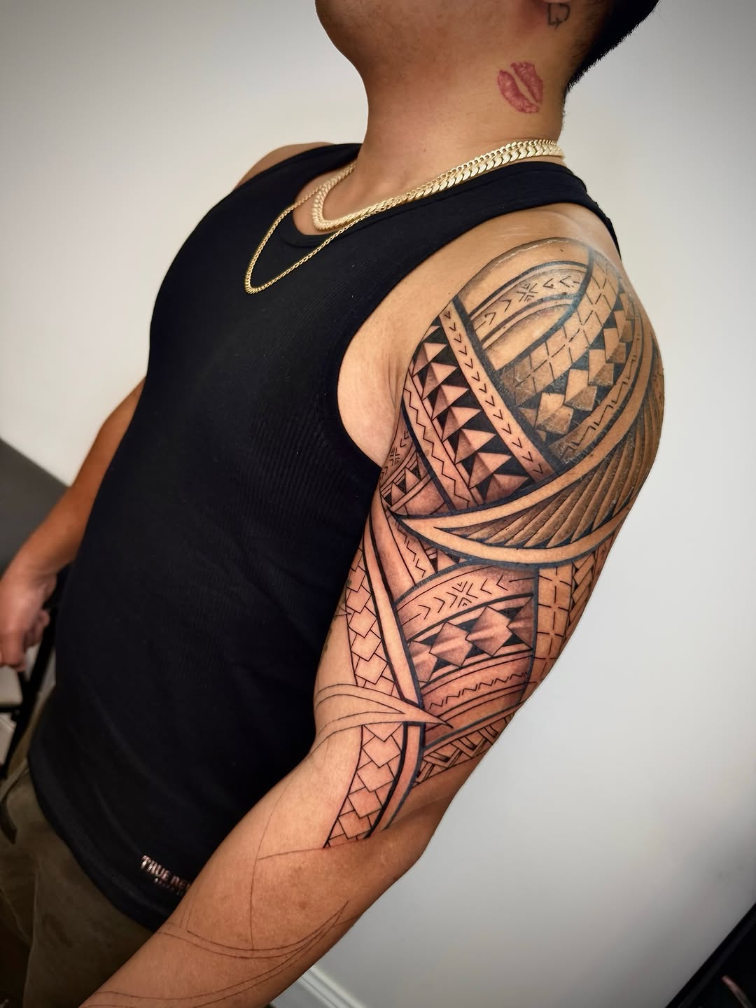 Tribal pattern sleeve tribal tattoo on the upper arm by Ivy lee
